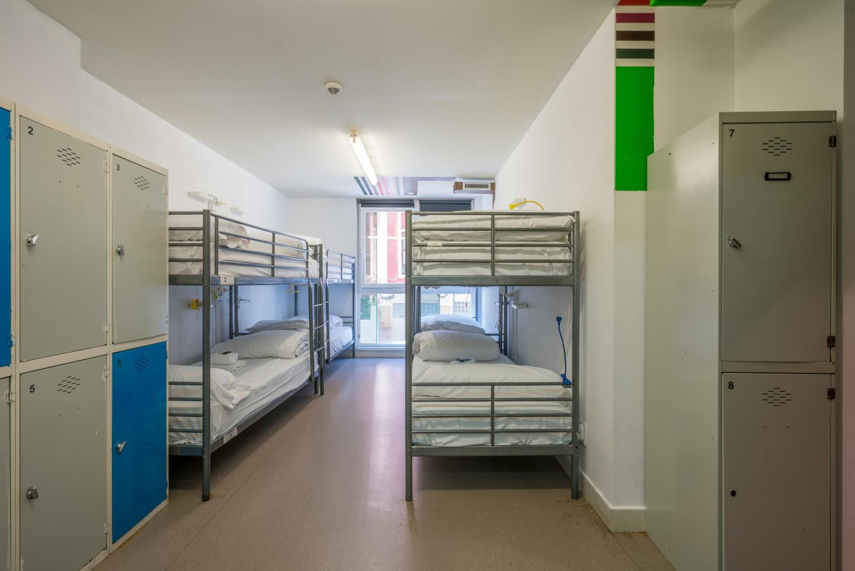 Cama en habitación compartida para 8 personas