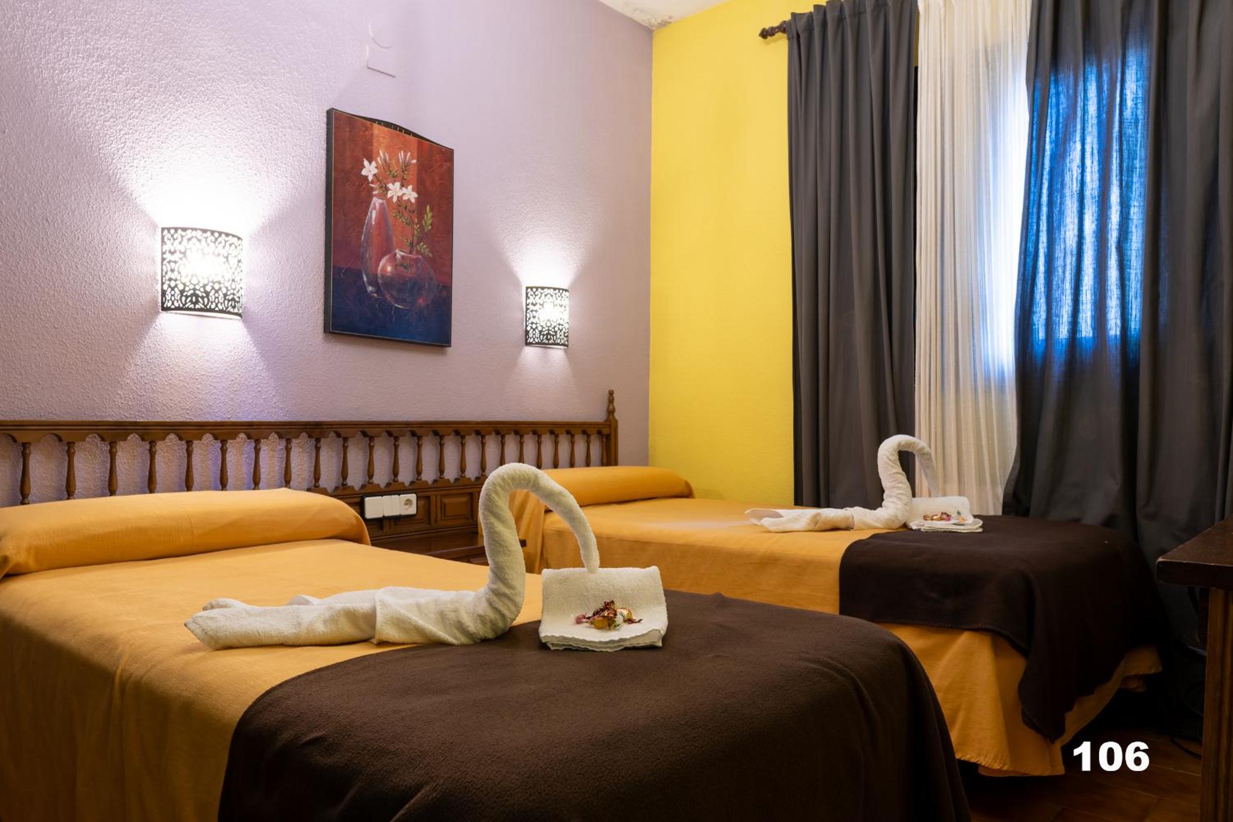 Twin Room - Photo 5