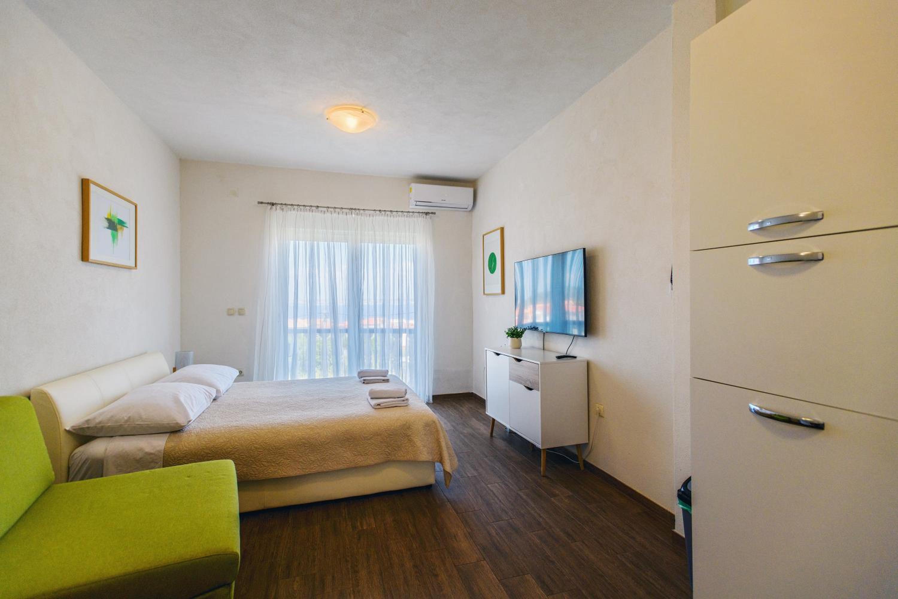 Studio Apartment - Photo 3
