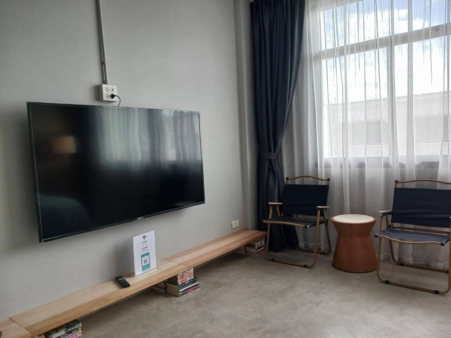 Large Double Room - Photo 3