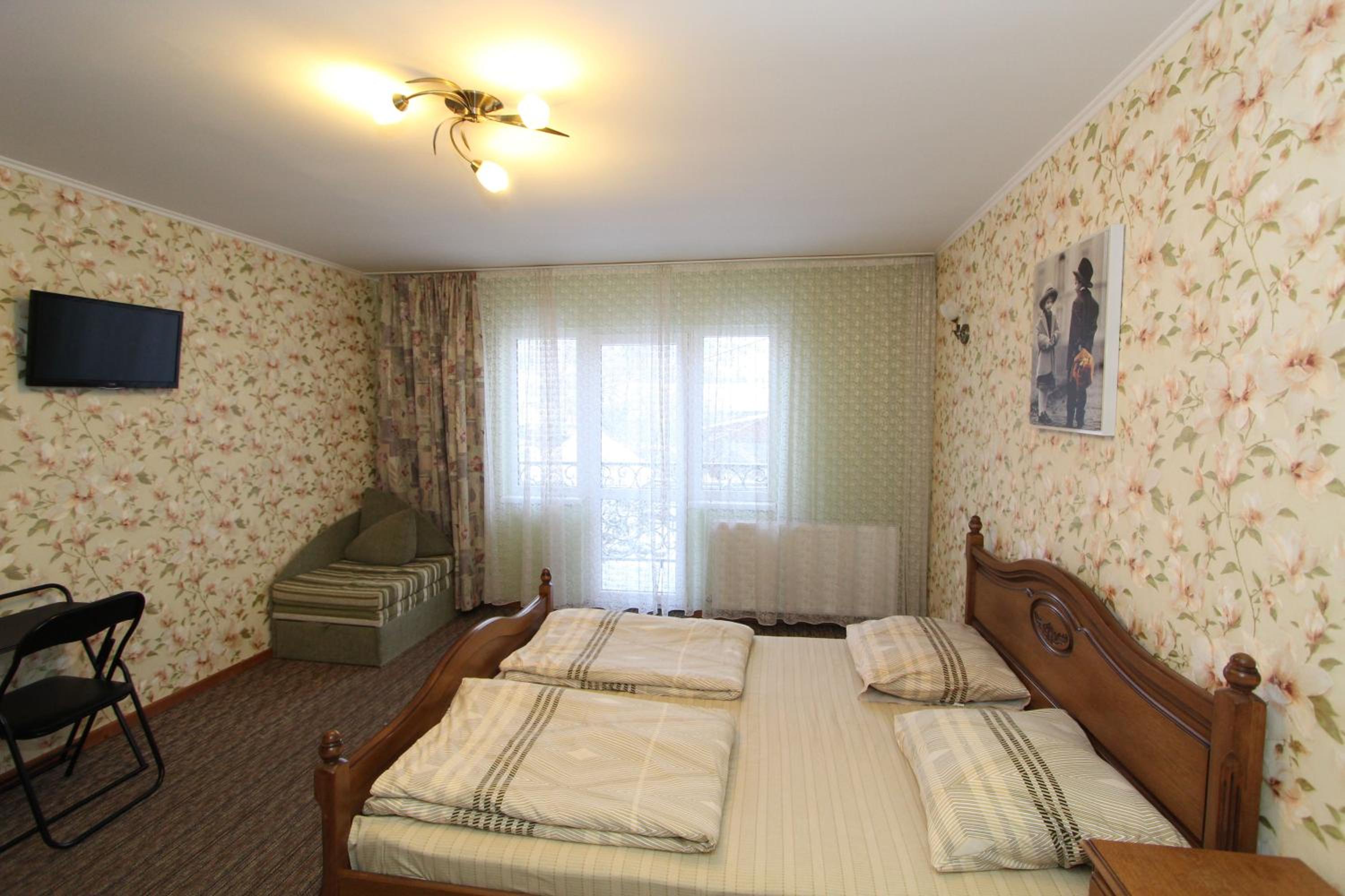 Family Room with Mountain View photo 3