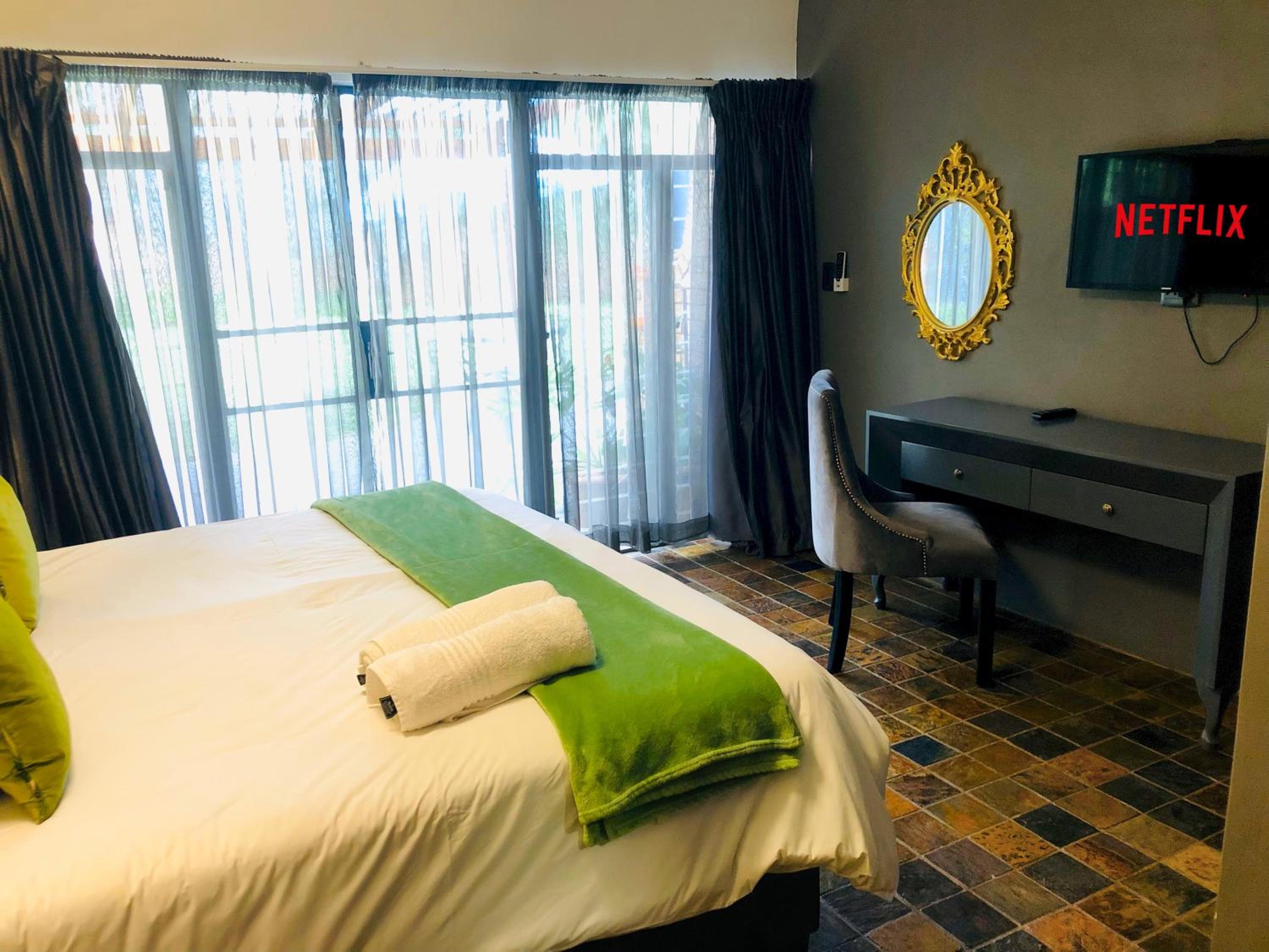 Deluxe Twin Room - Photo 20