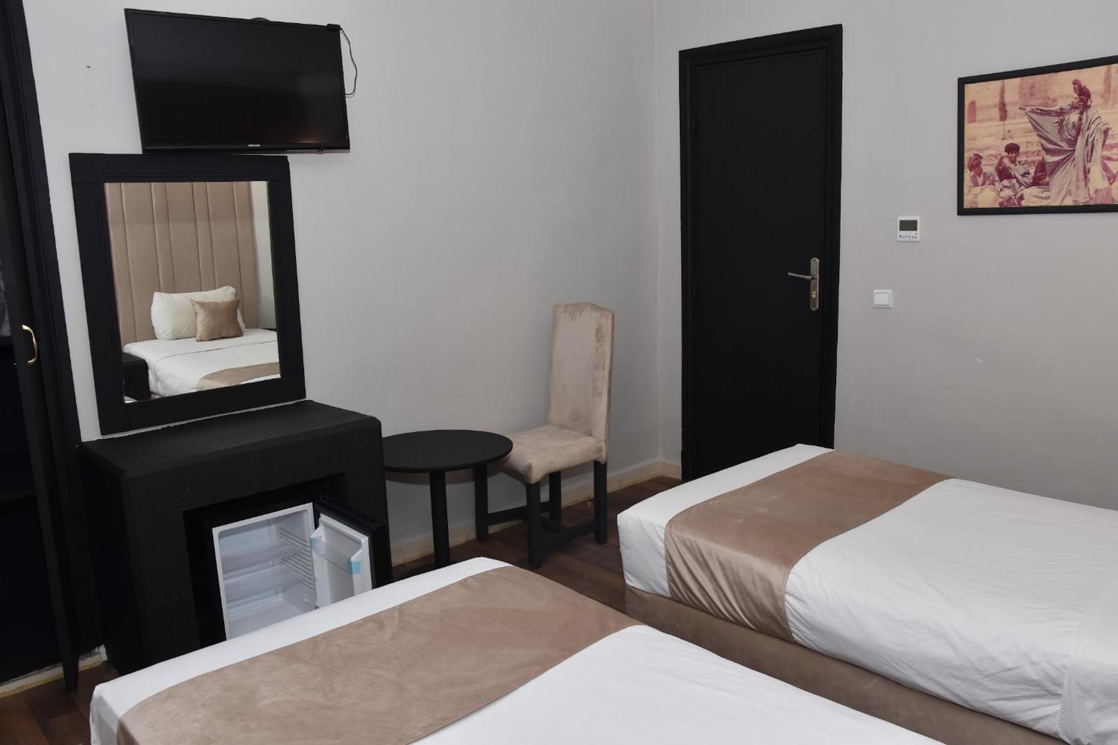 Twin Room - Photo 3