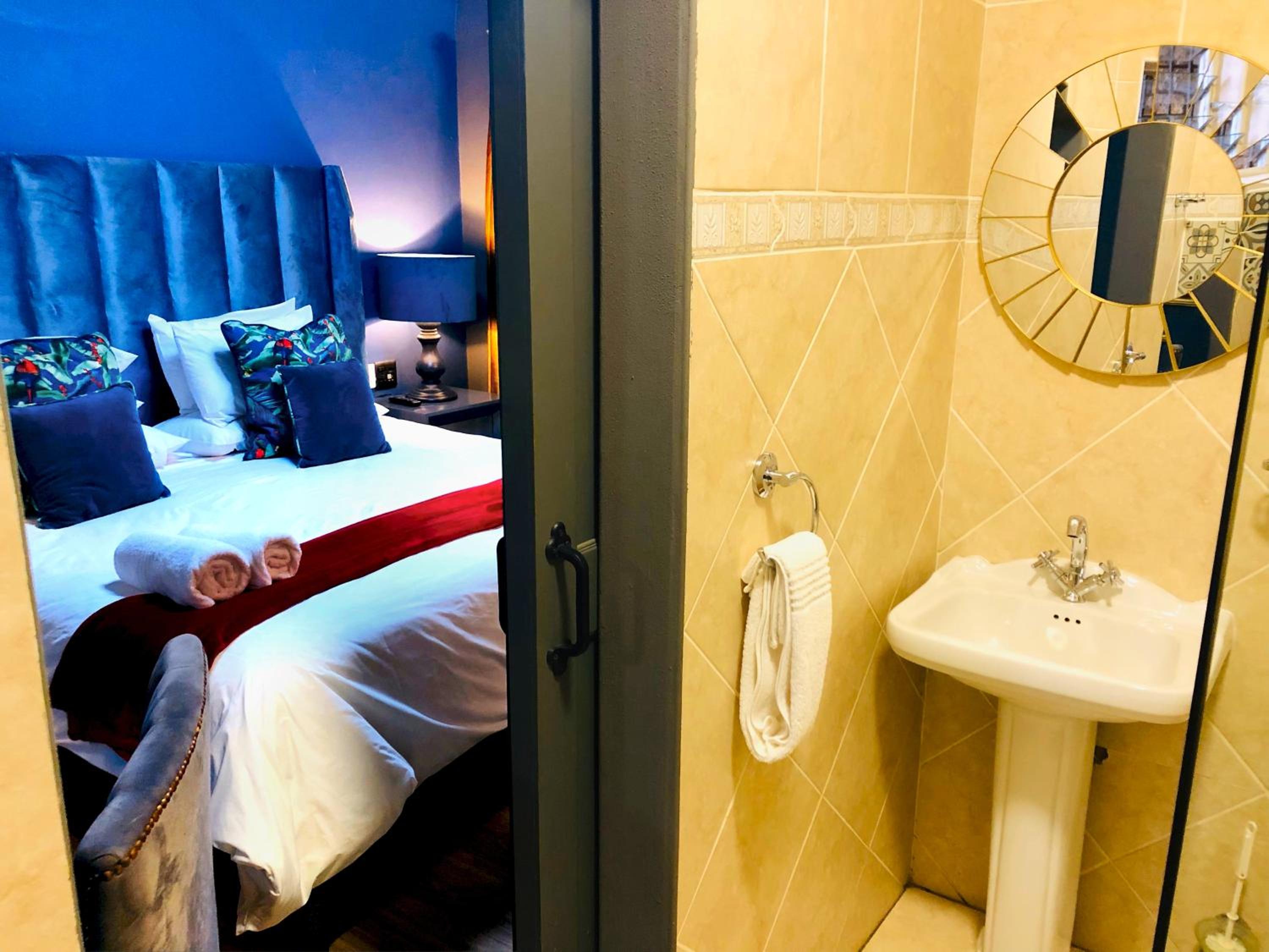 Deluxe Twin Room - Photo 2