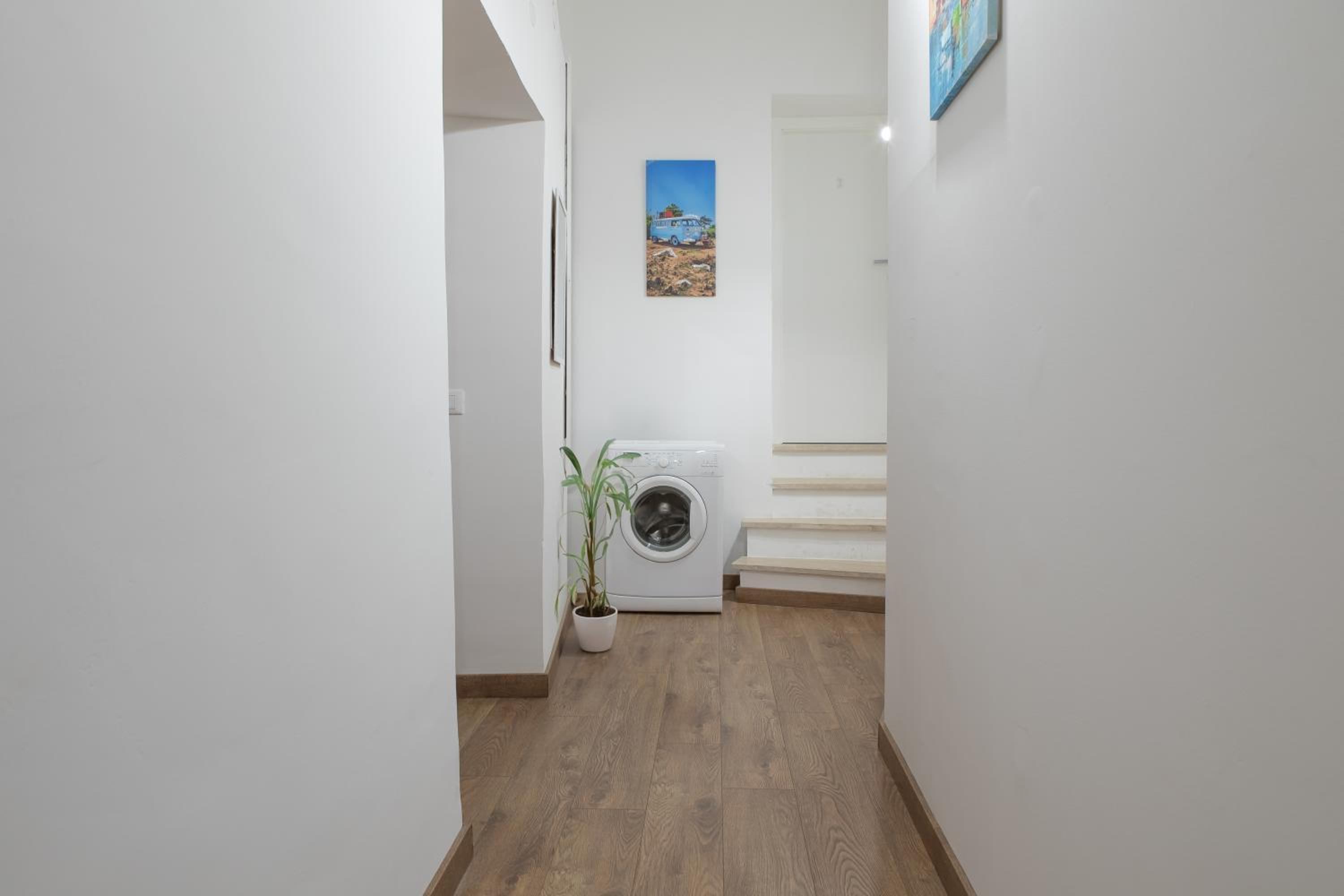 One-Bedroom Apartment photo 2