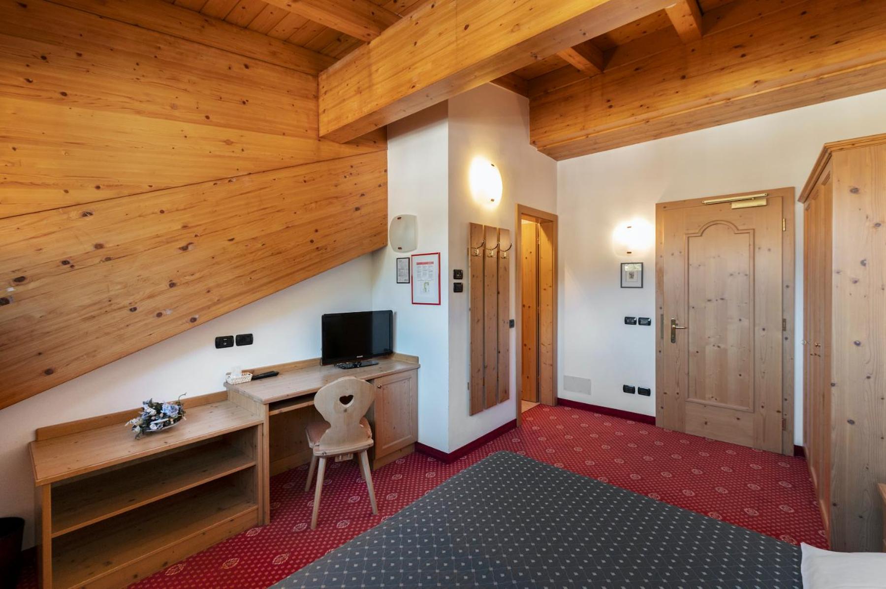 Economy Double Room photo 2