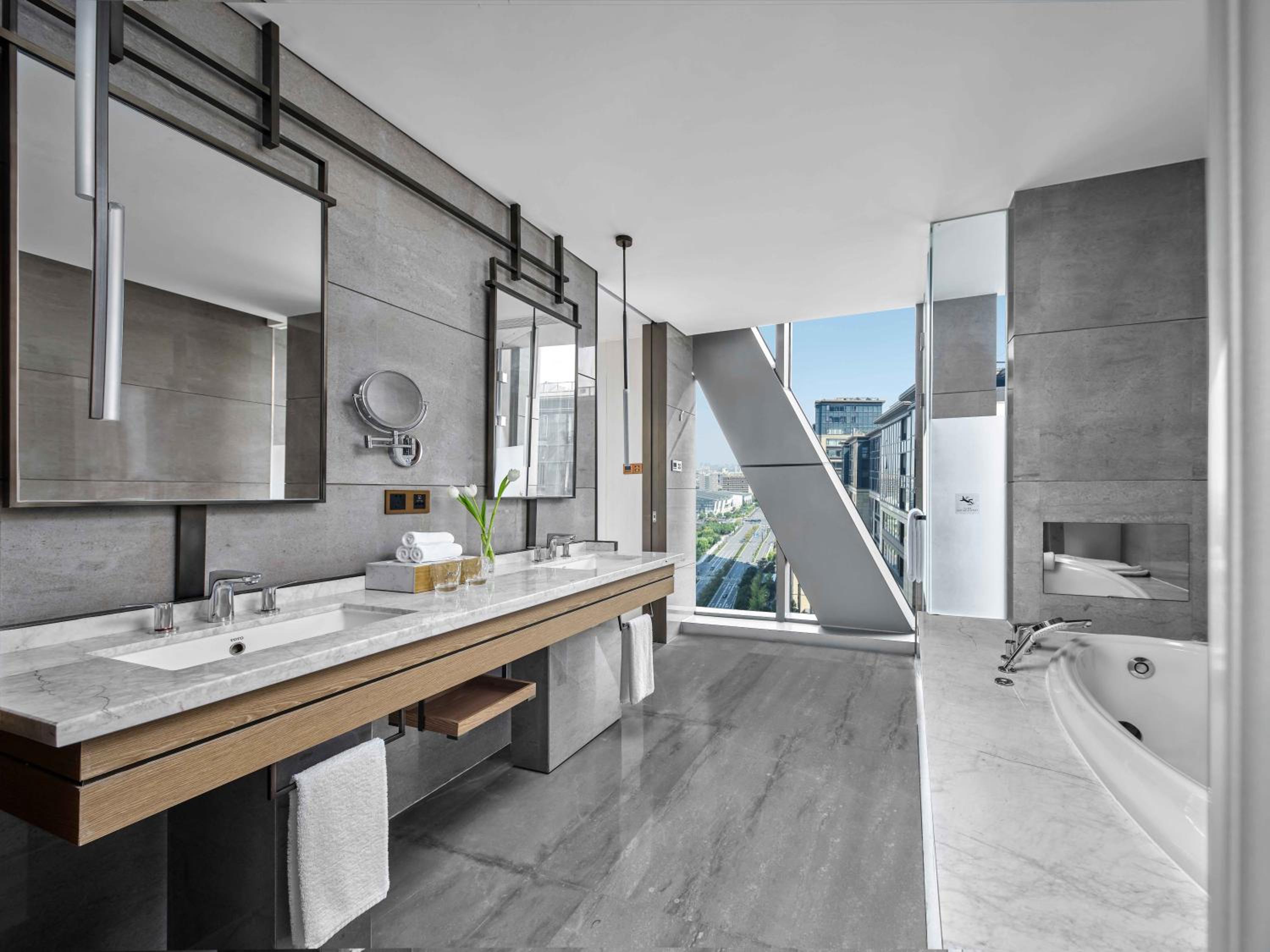 One-Bedroom King Suite - Photo 5