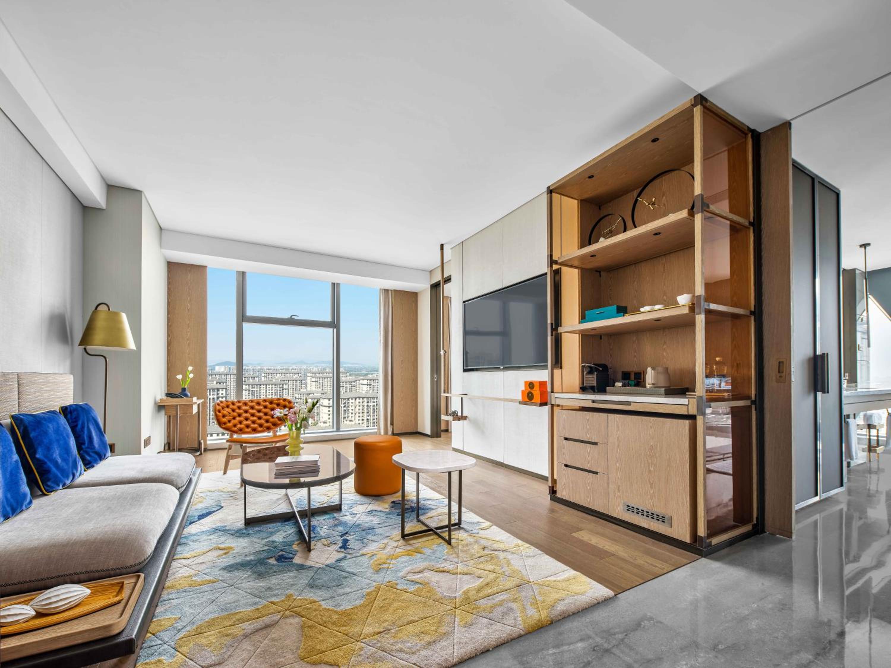 One-Bedroom King Suite - Photo 4