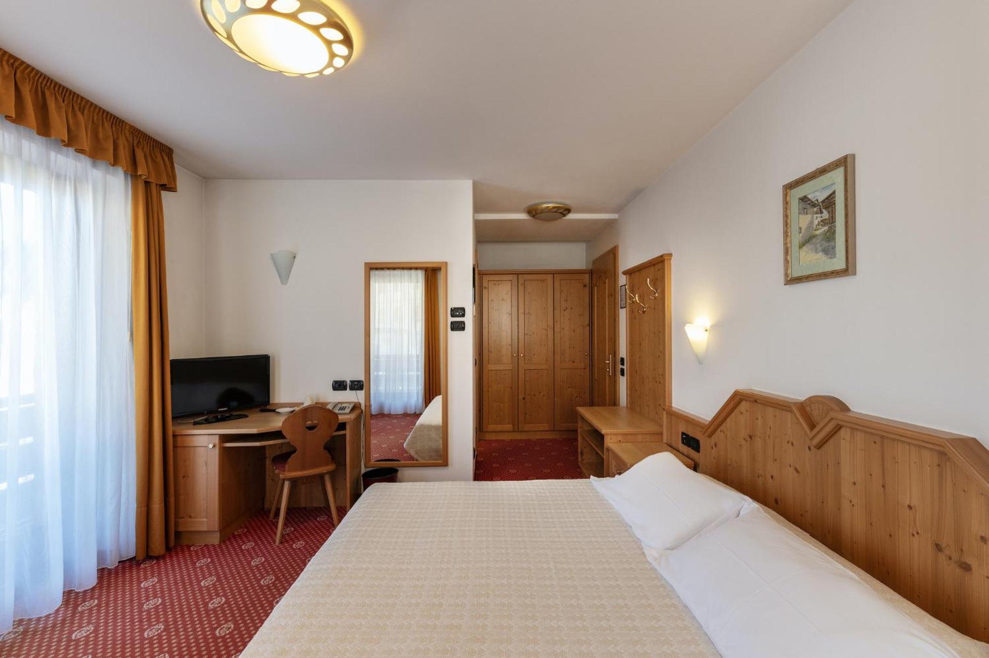 Standard Double Room photo 2
