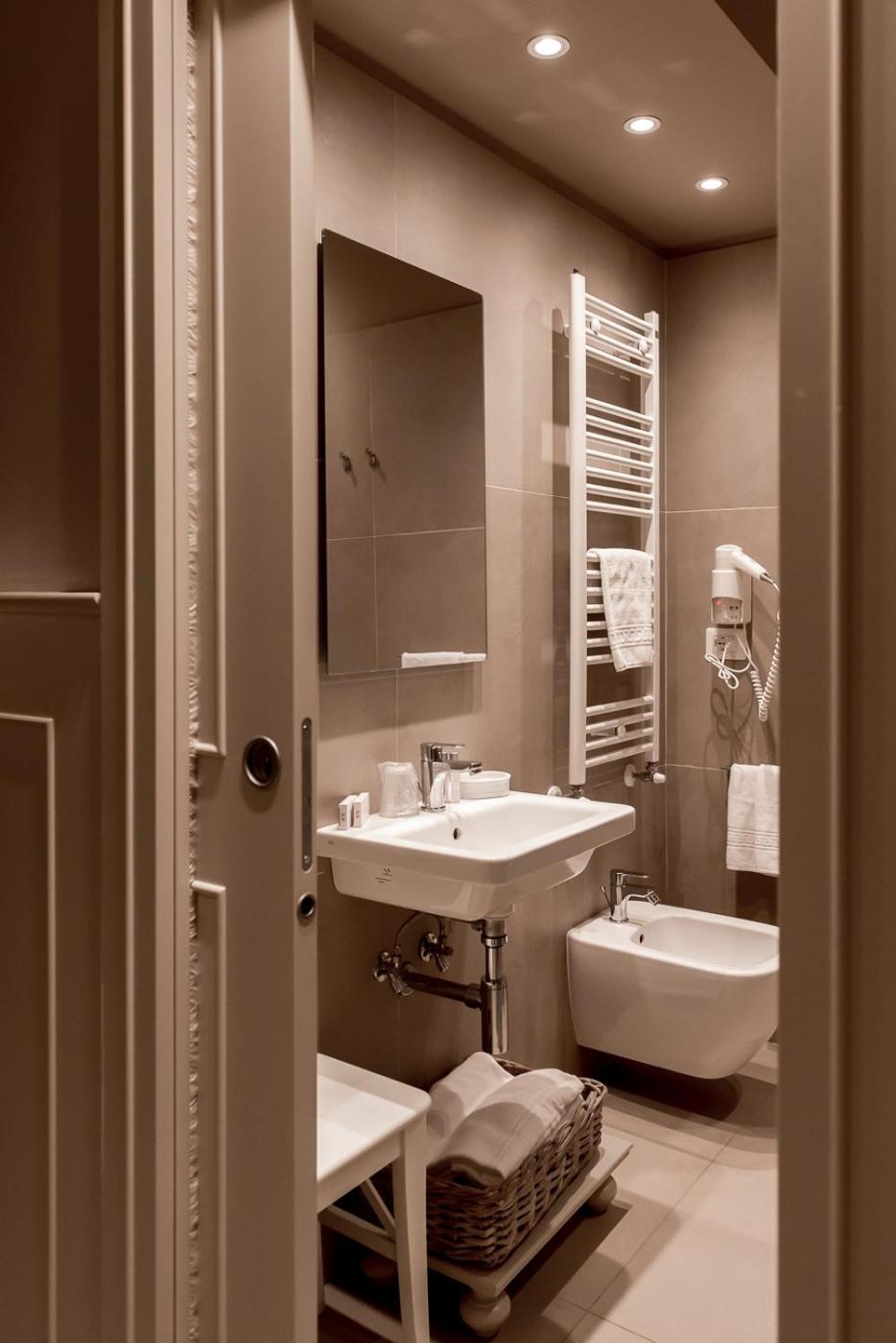 Standard Double or Twin Room photo 2