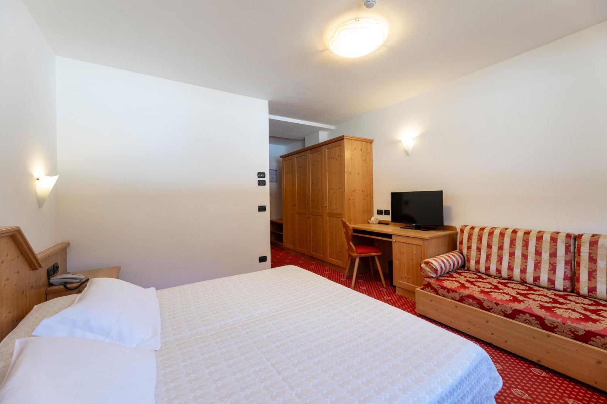Large Double Room photo 2