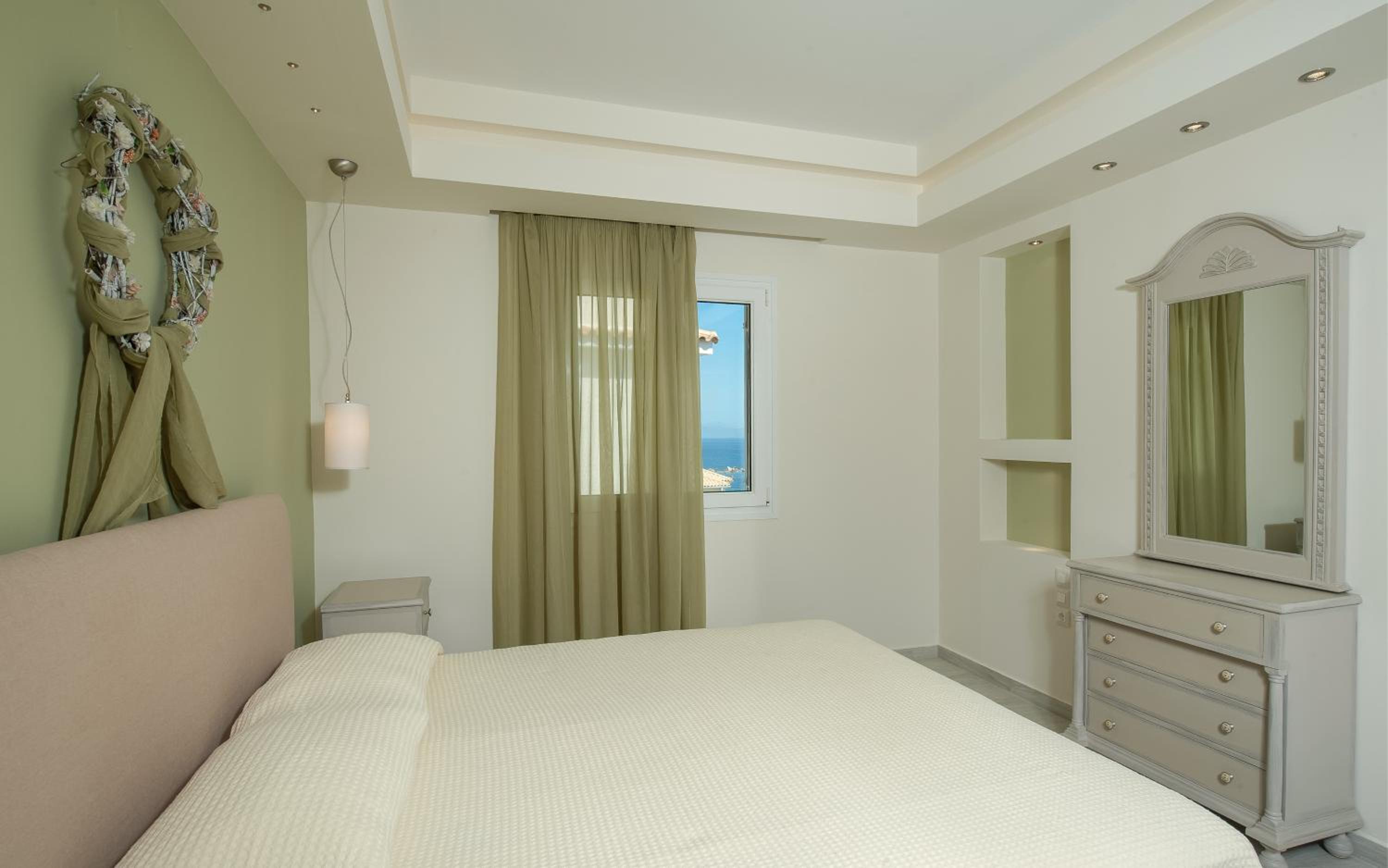 One-Bedroom Apartment with Garden View or Sea View