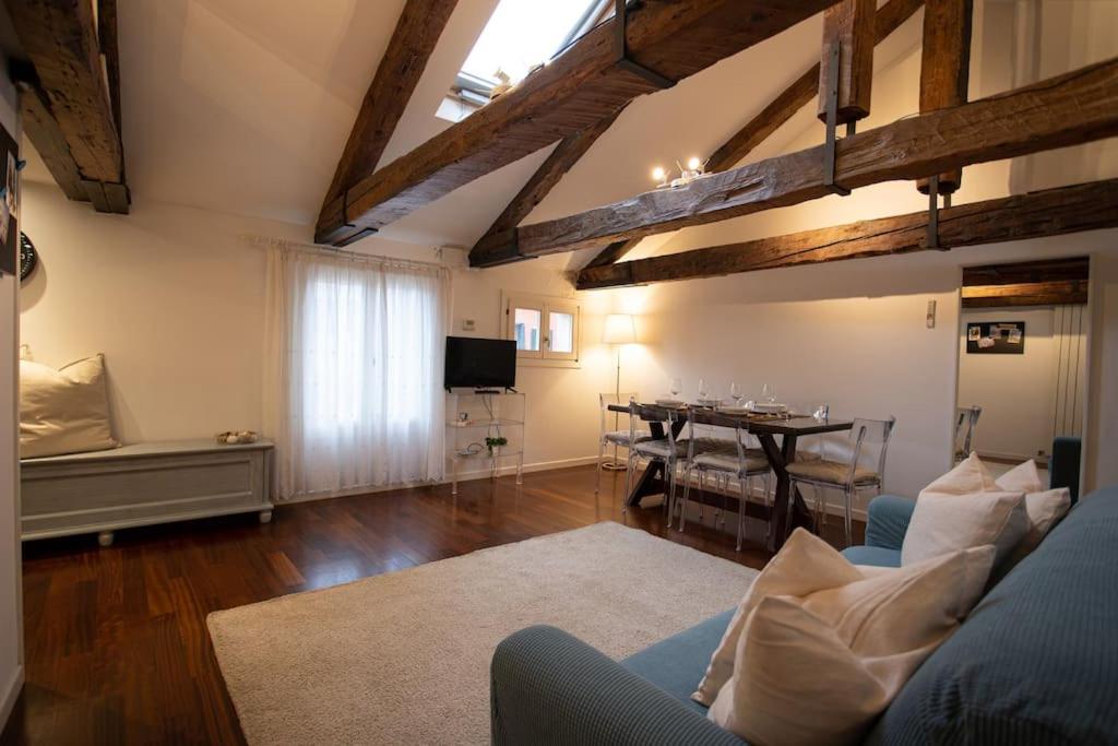 One-Bedroom Apartment photo 3