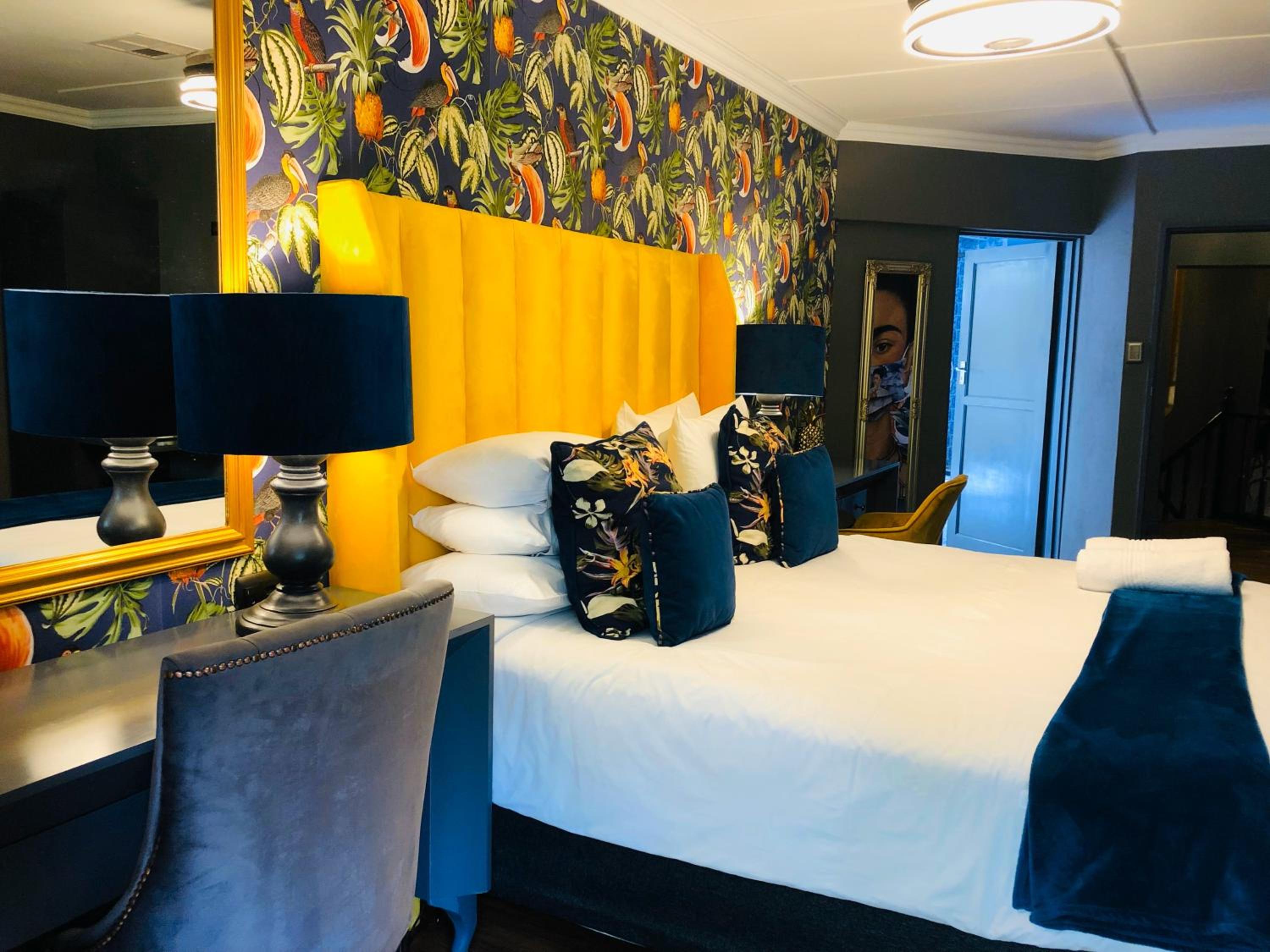 Superior Twin Room with Pool View - Photo 2