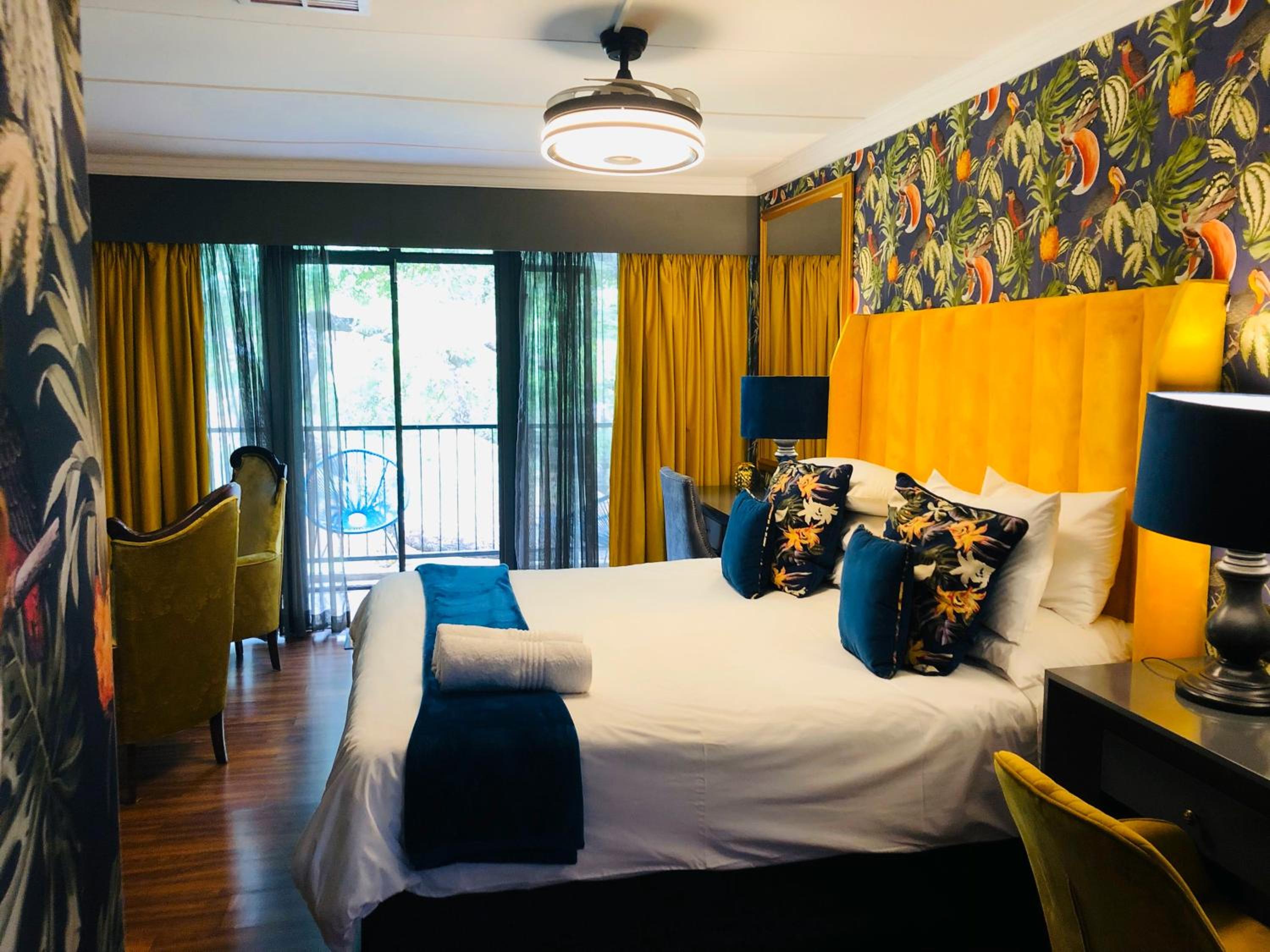 Superior Twin Room with Pool View - Photo 7