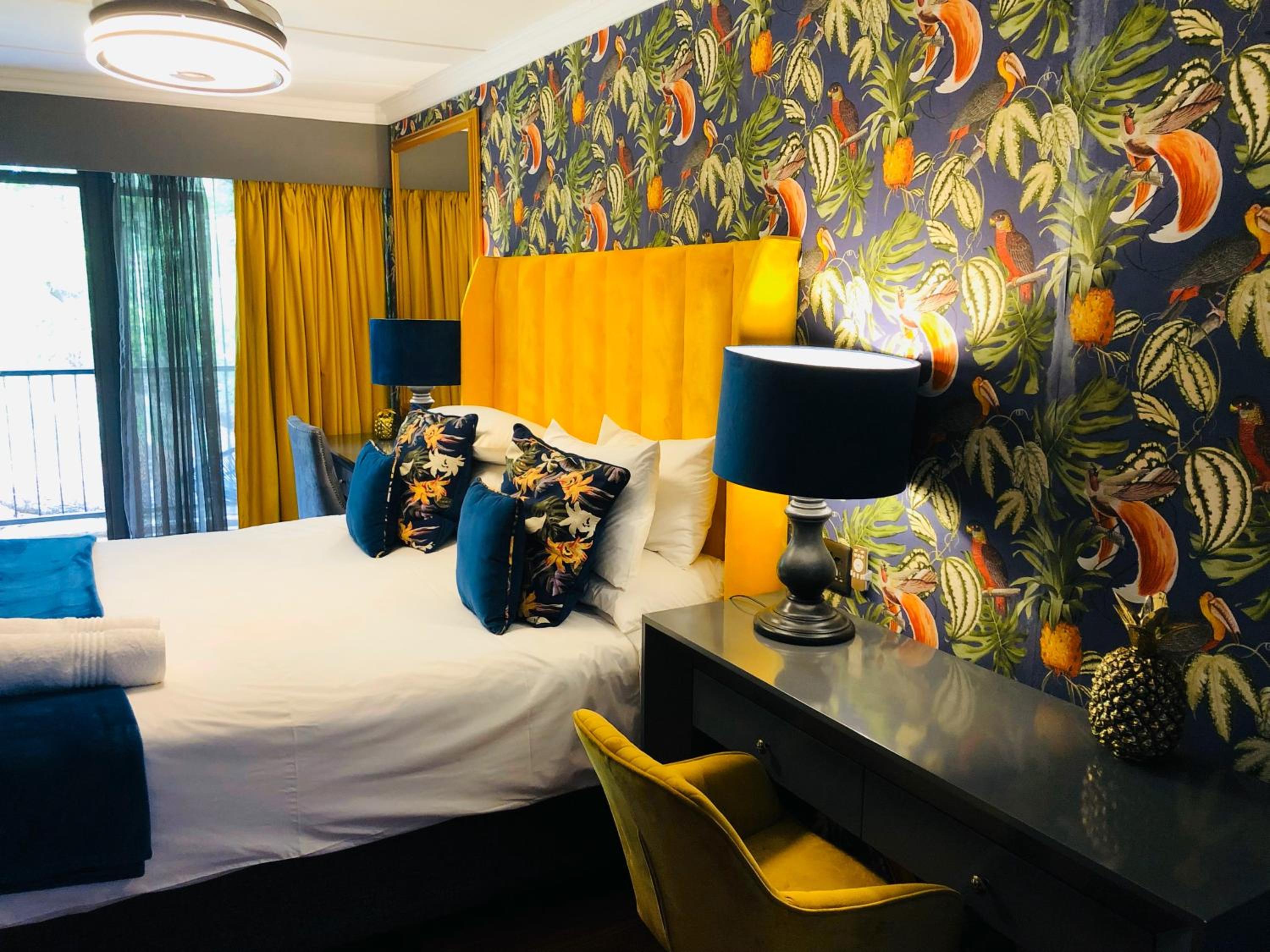 Superior Twin Room with Pool View - Photo 4