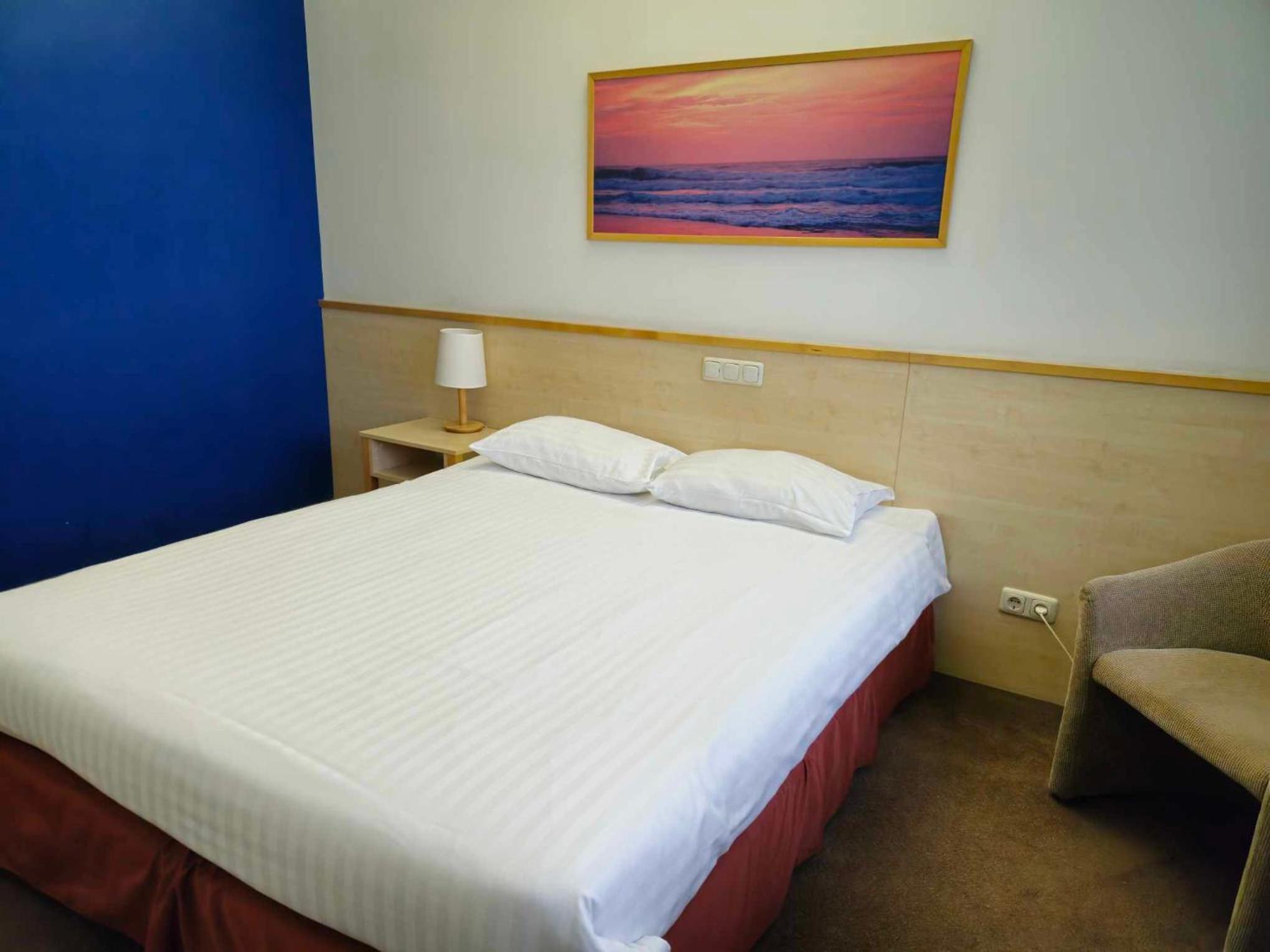 Standard Double or Twin Room - Photo 5