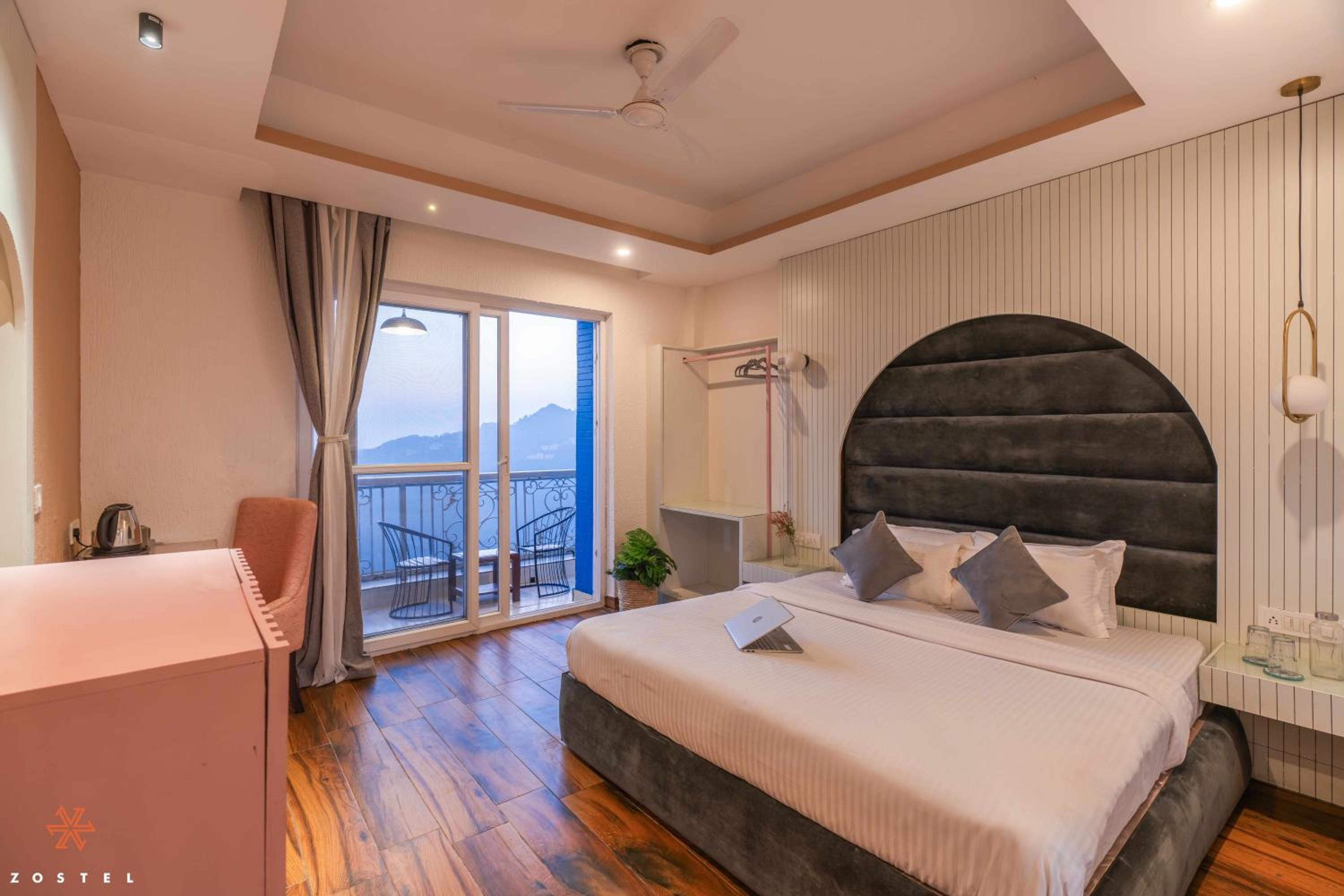 Deluxe Private Room (with balcony) photo 3