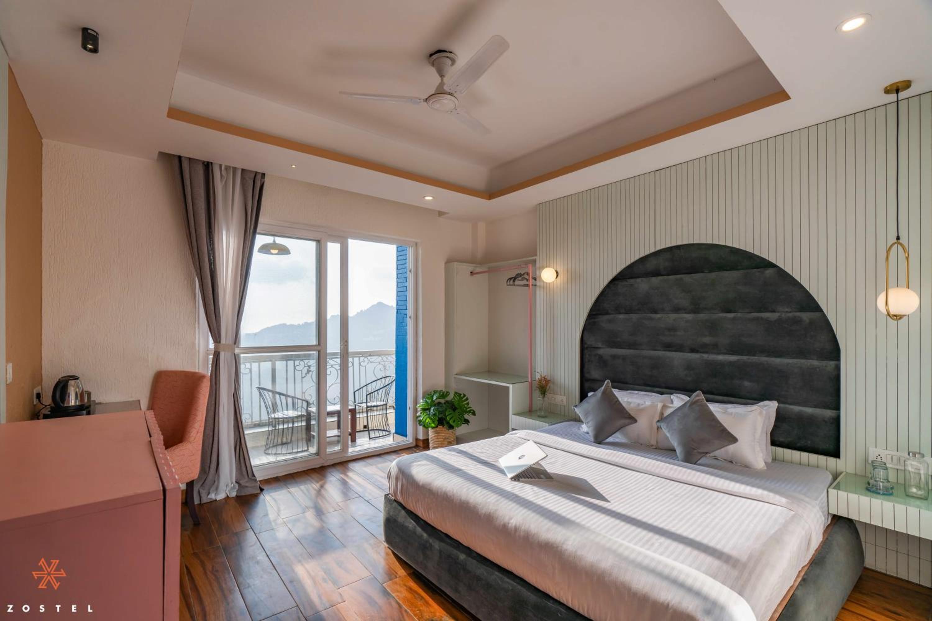 Deluxe Private Room (with balcony) photo 1