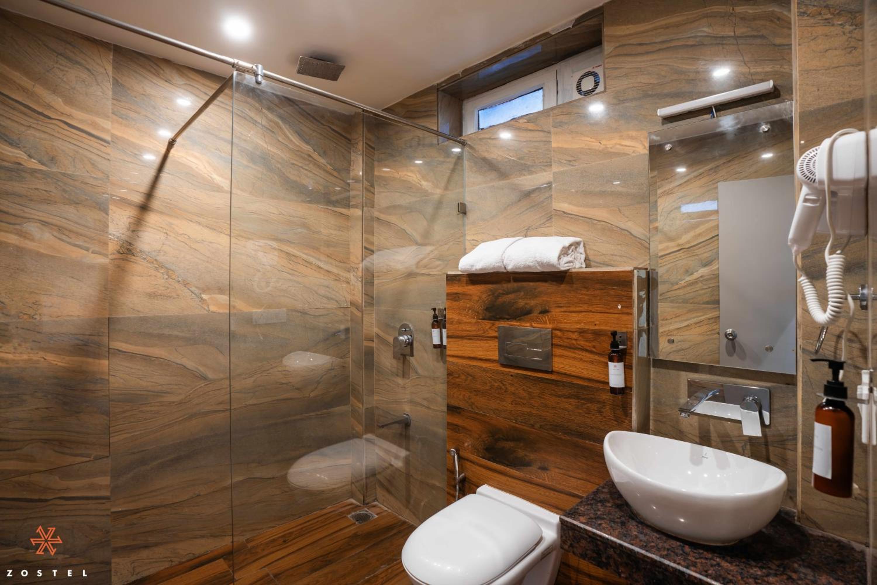 Deluxe Private Room (with balcony) photo 2