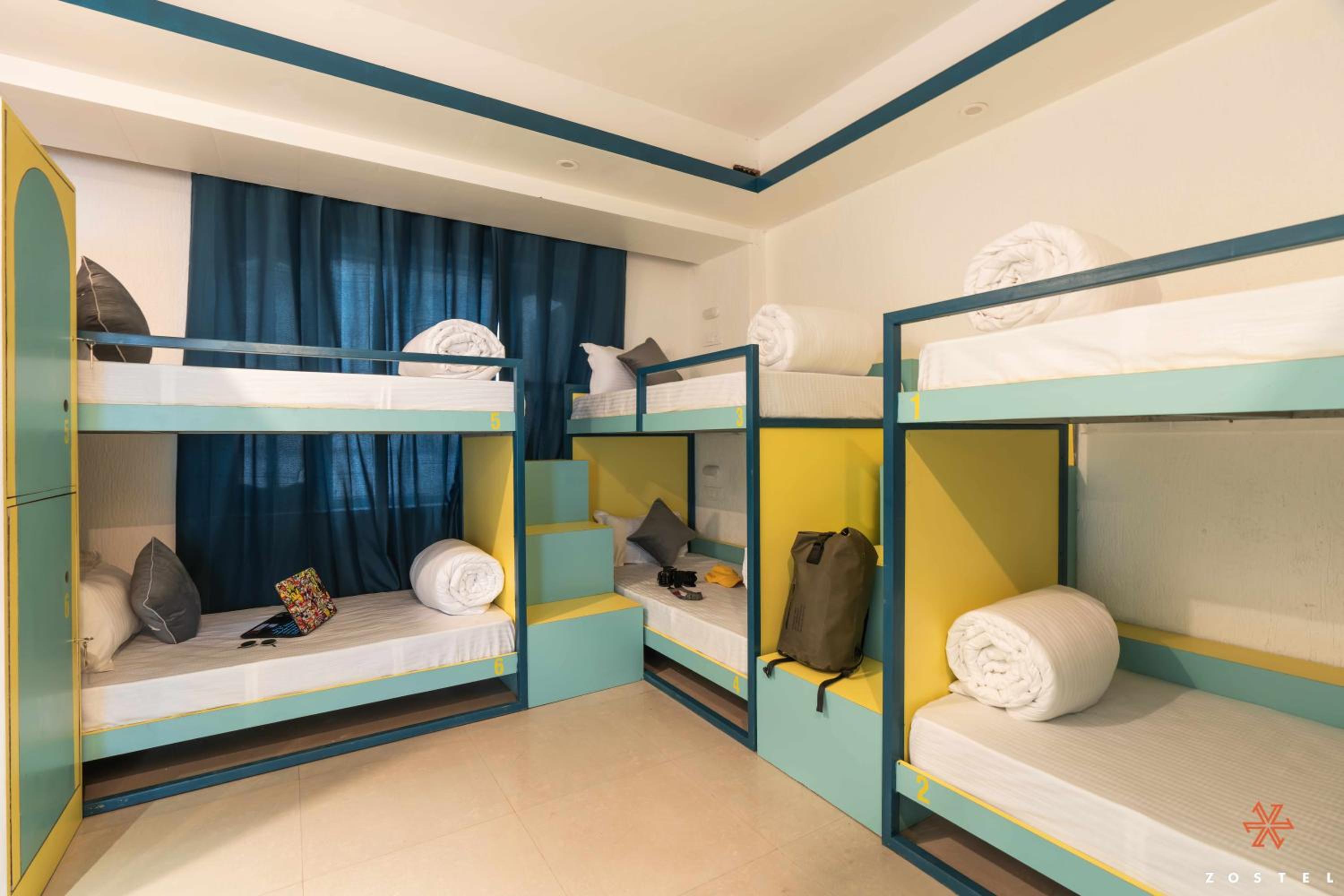 Deluxe 6 Bed Mixed Dorm (without balcony) photo 3