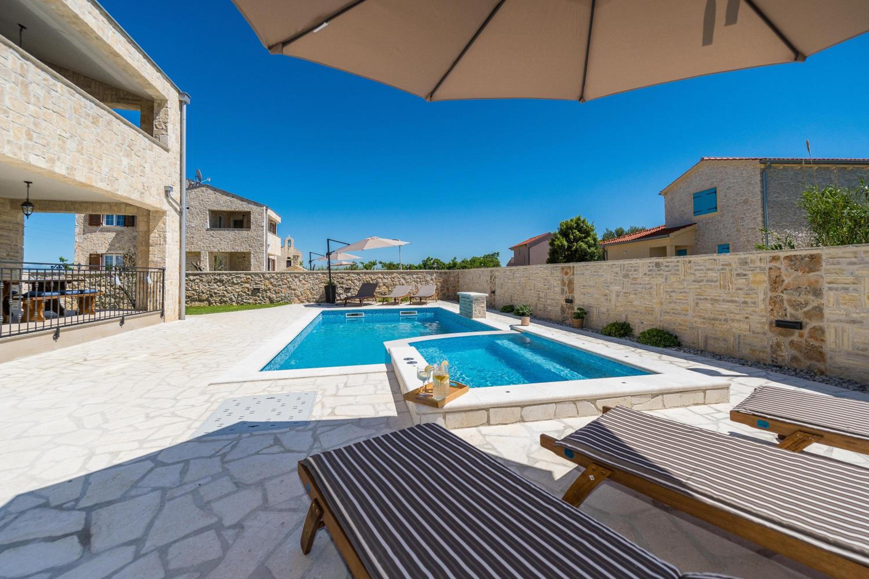 Three-Bedroom Villa photo 2