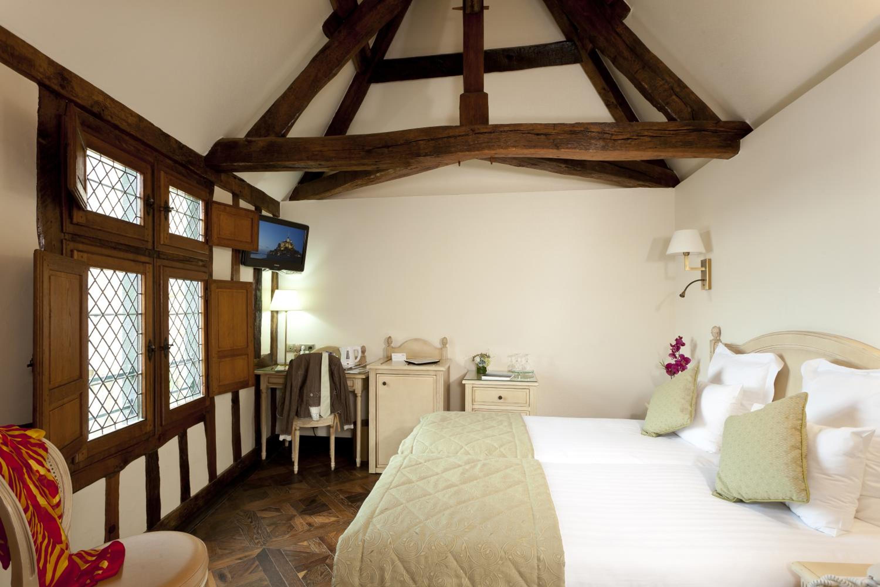 Superior Twin Room with Sea View - Photo 6
