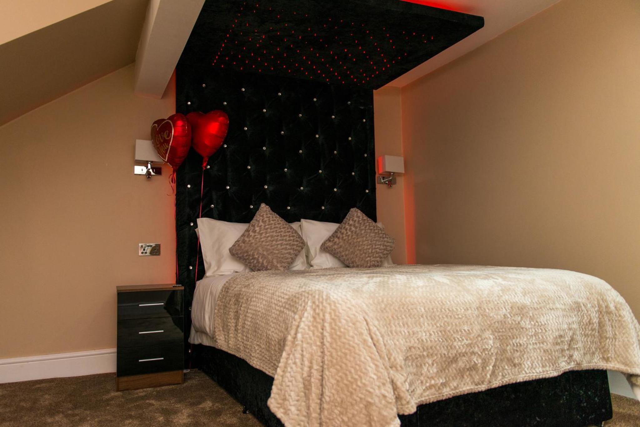 One-Bedroom Apartment - Photo 1