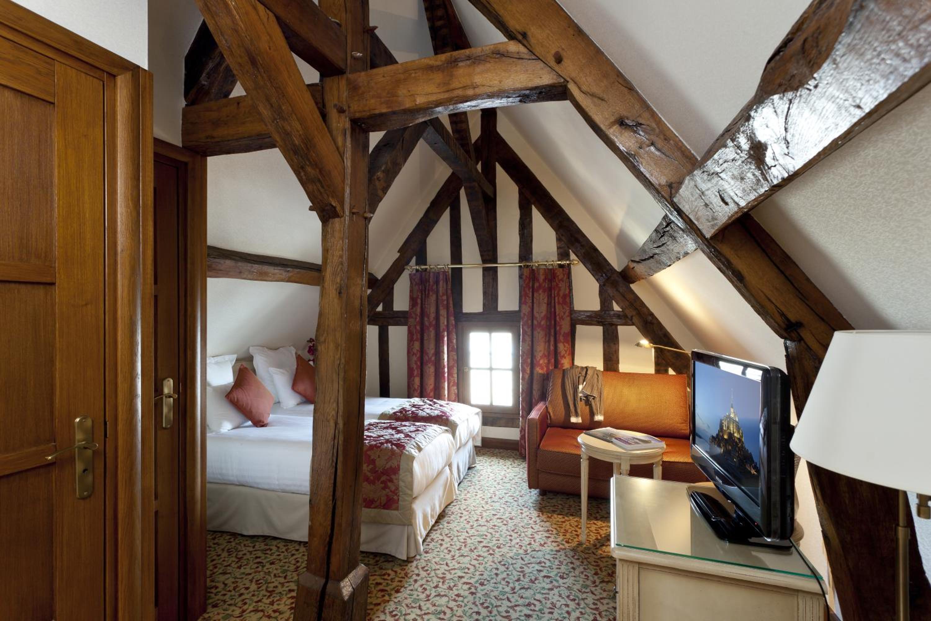 Superior Twin Room with Sea View - Photo 4