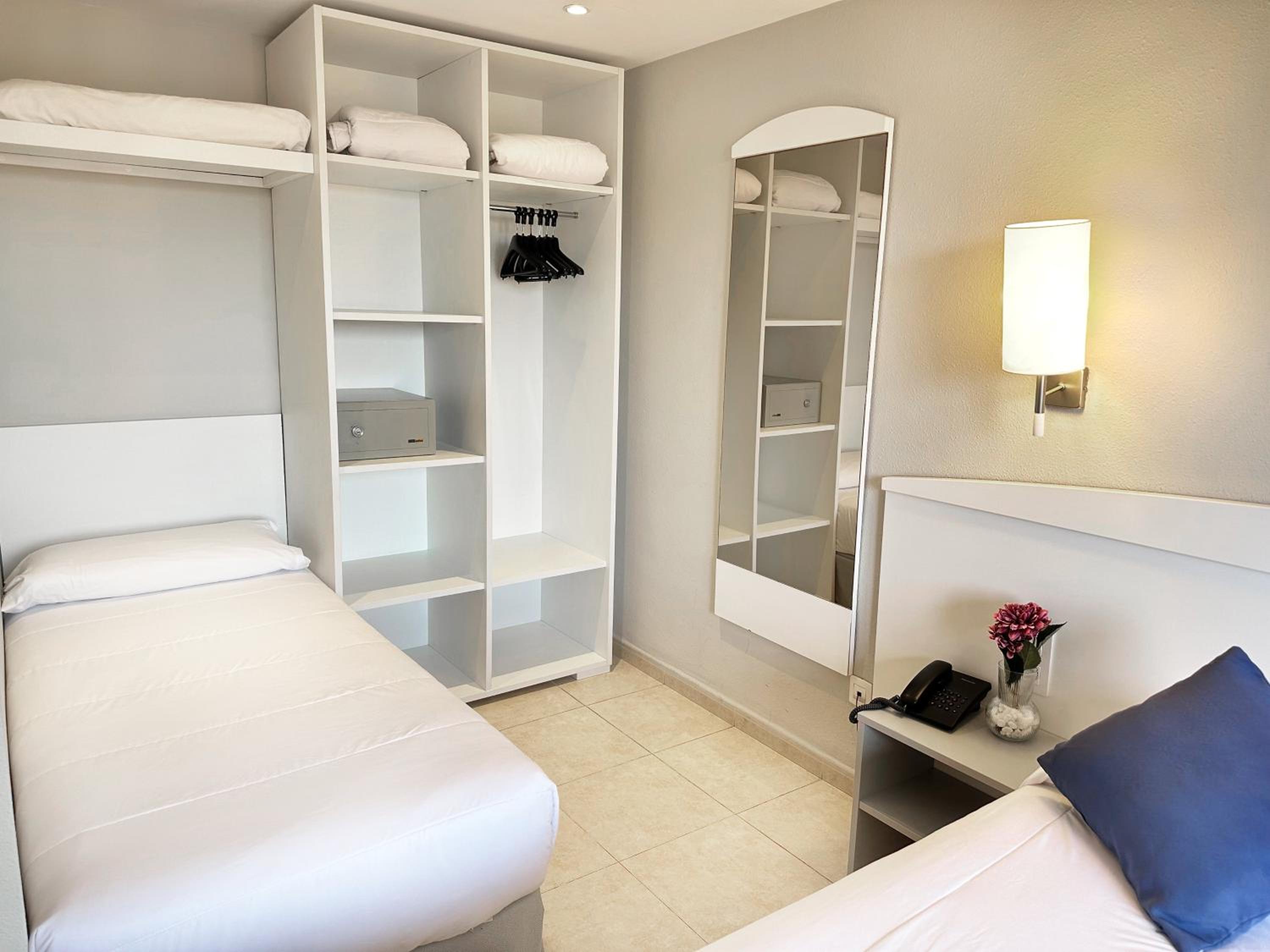 One-Bedroom Apartment with Sea View - Photo 5