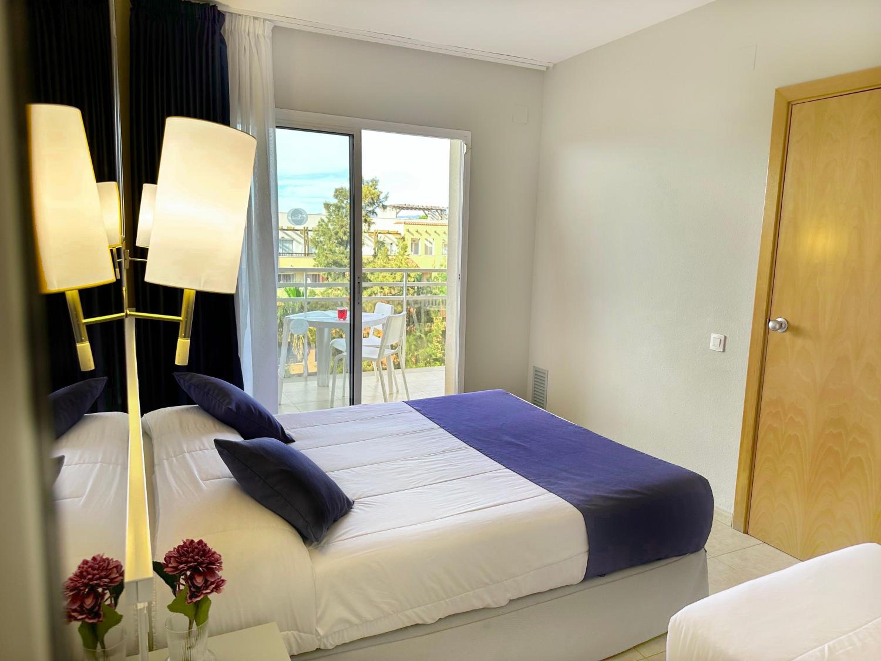 One-Bedroom Apartment with Sea View - Photo 1