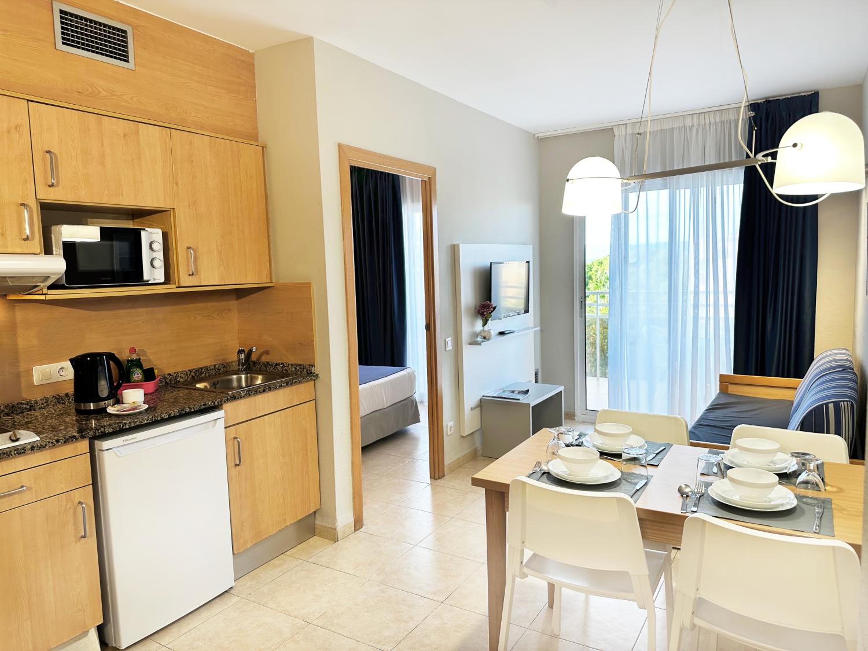 One-Bedroom Apartment with Sea View - Photo 7