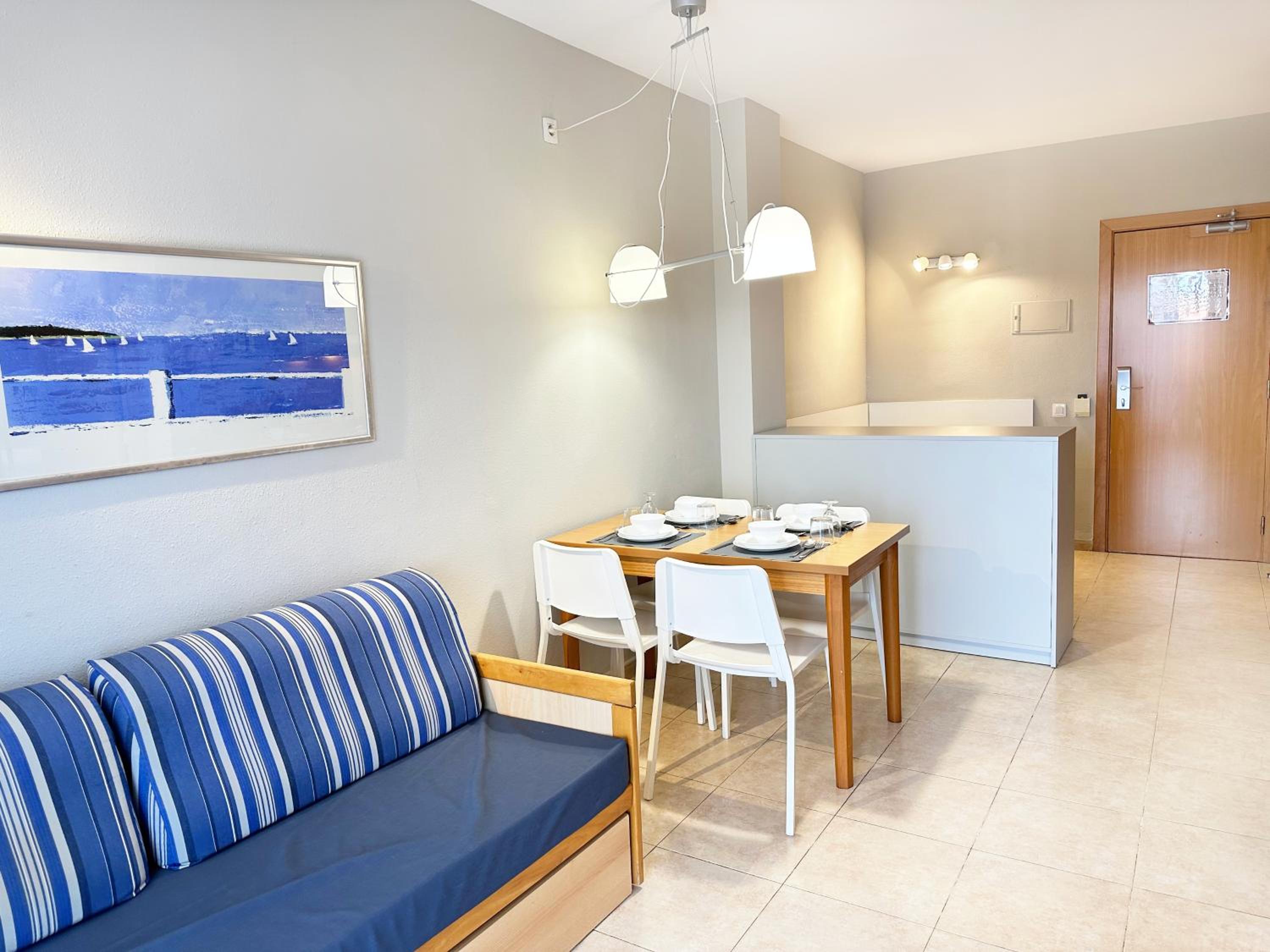 One-Bedroom Apartment with Sea View - Photo 2
