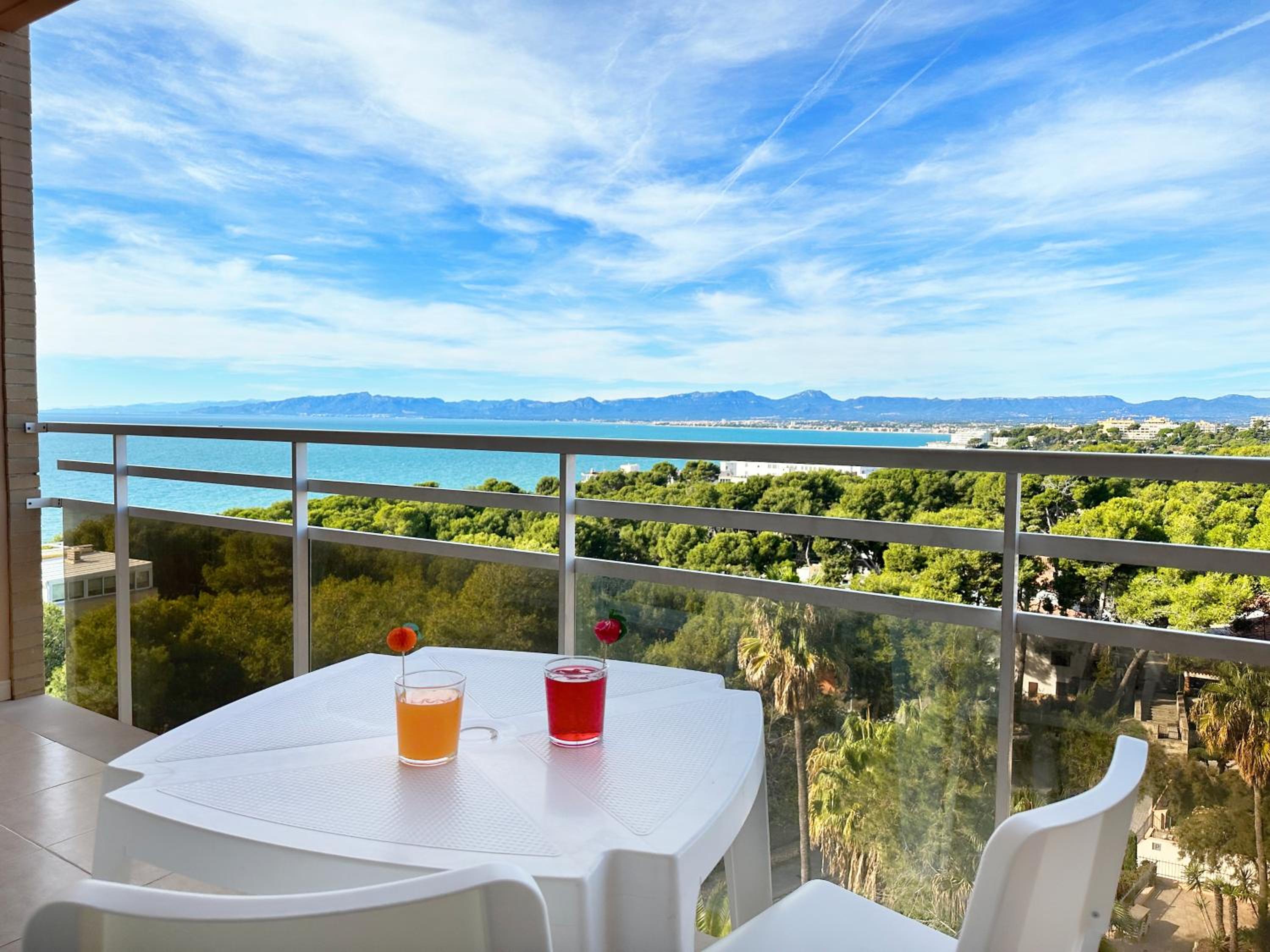 One-Bedroom Apartment with Sea View - Photo 4