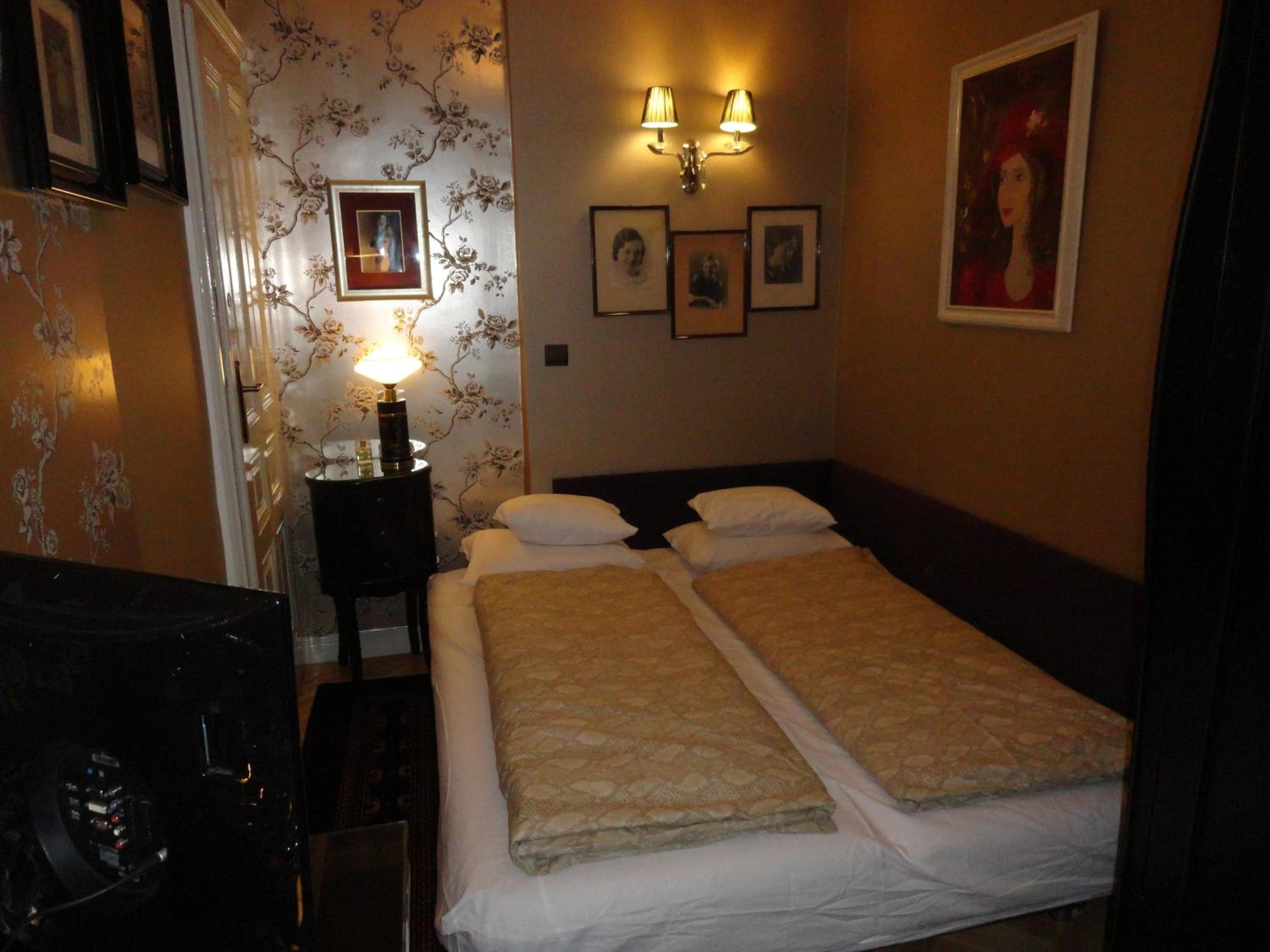 Two-Bedroom Apartment - Photo 115