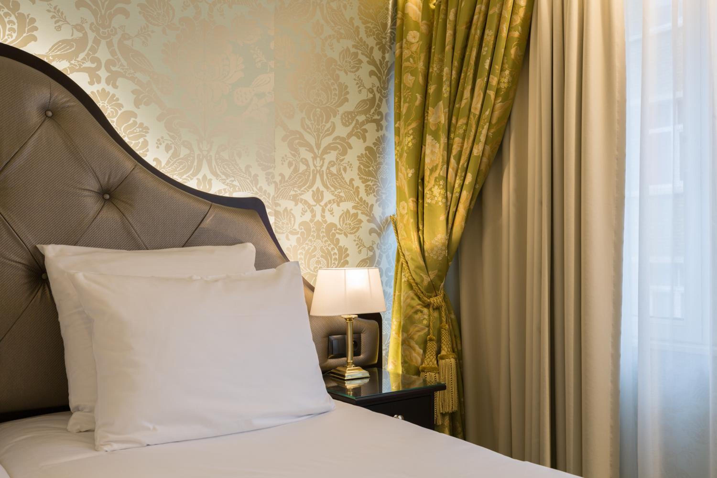 Twin Room - Photo 3