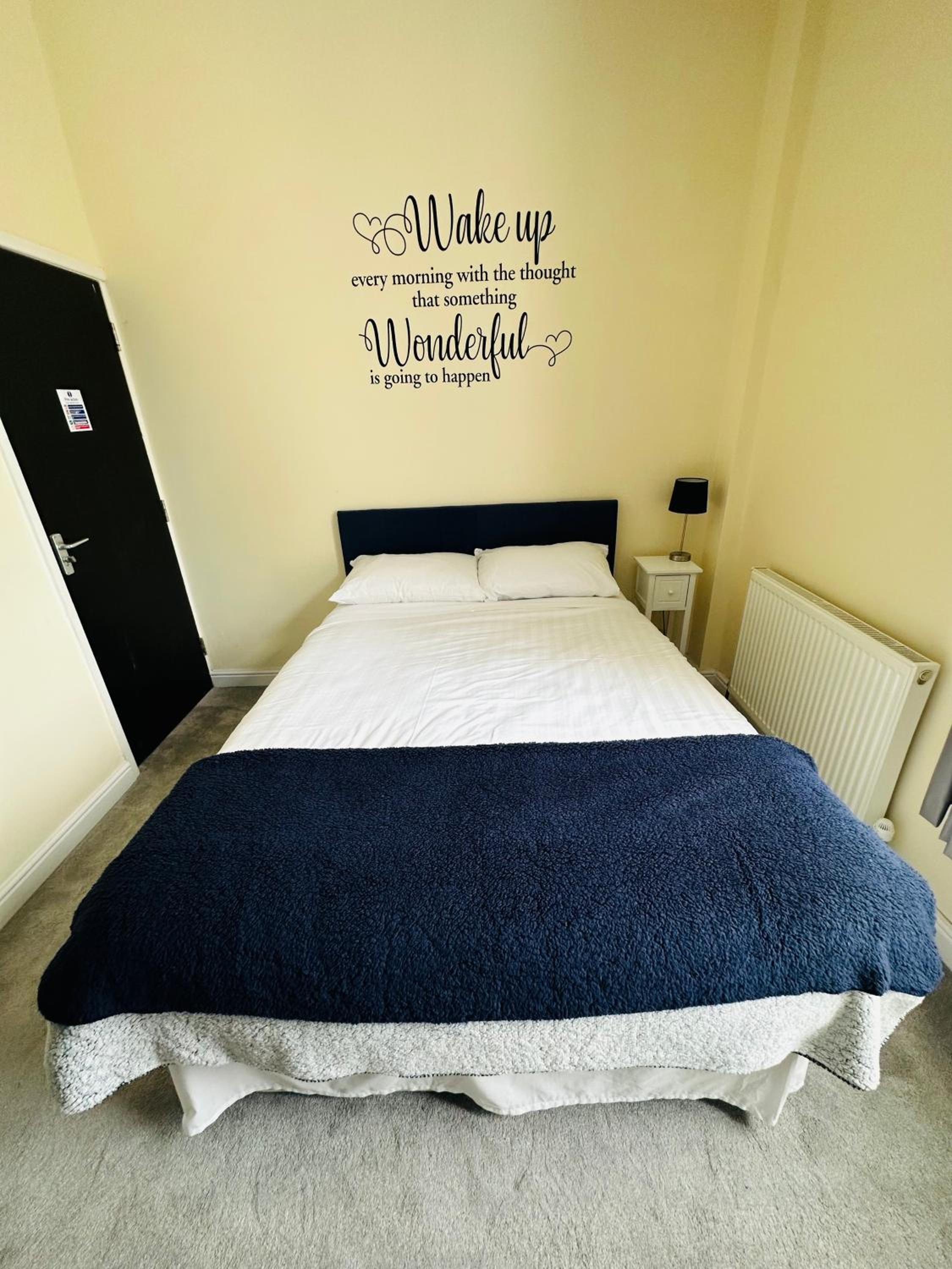 Double Room with Private Bathroom - Photo 1