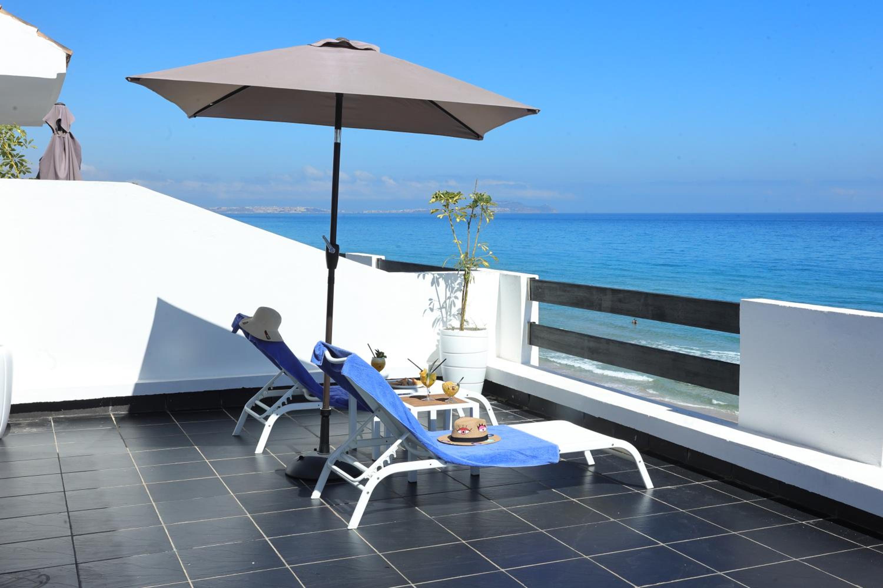 Junior Suite with Sea View - Photo 8