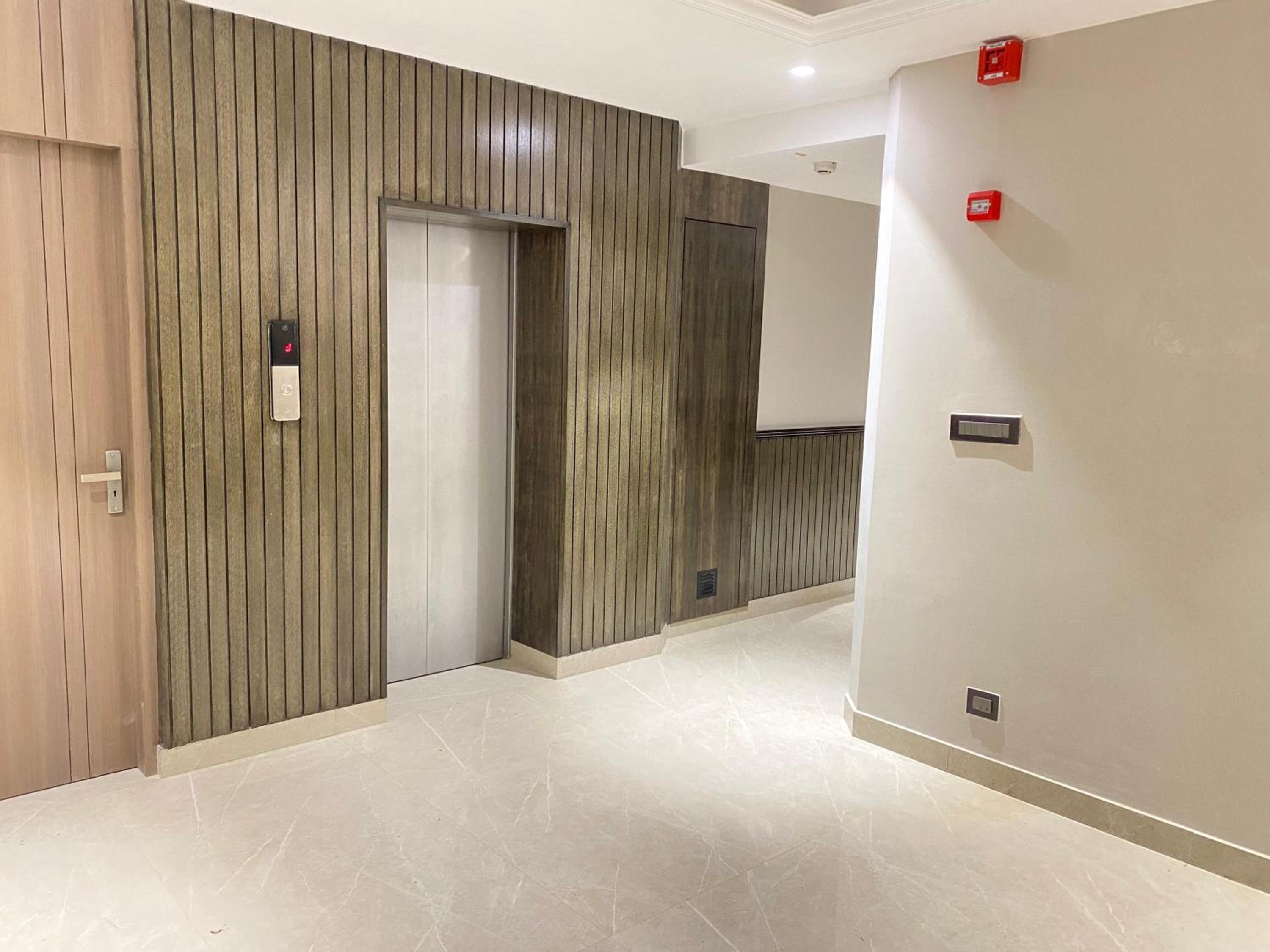 Executive Suite - Photo 24