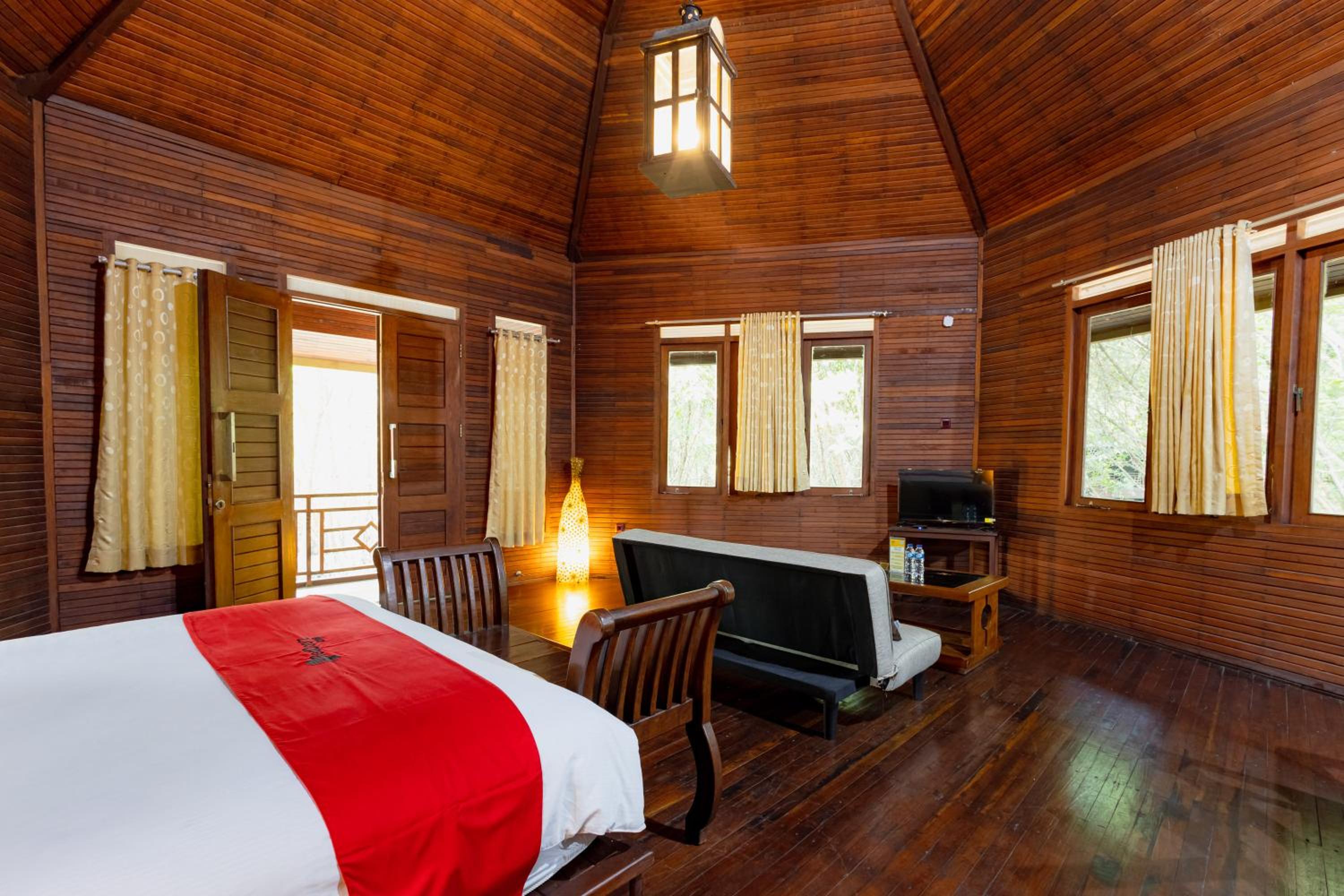 Deluxe Suite - Photo 2