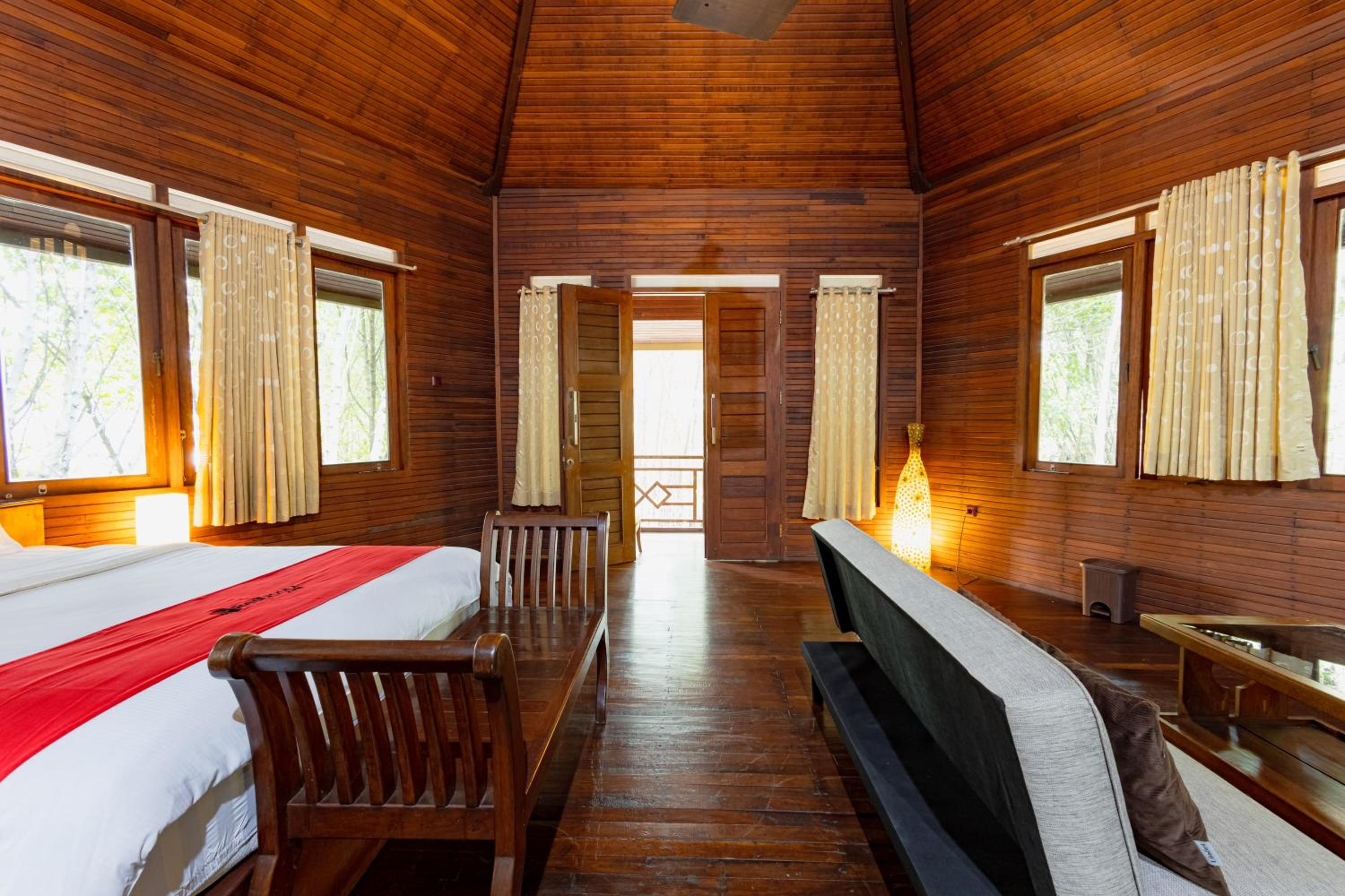 Deluxe Suite - Photo 10