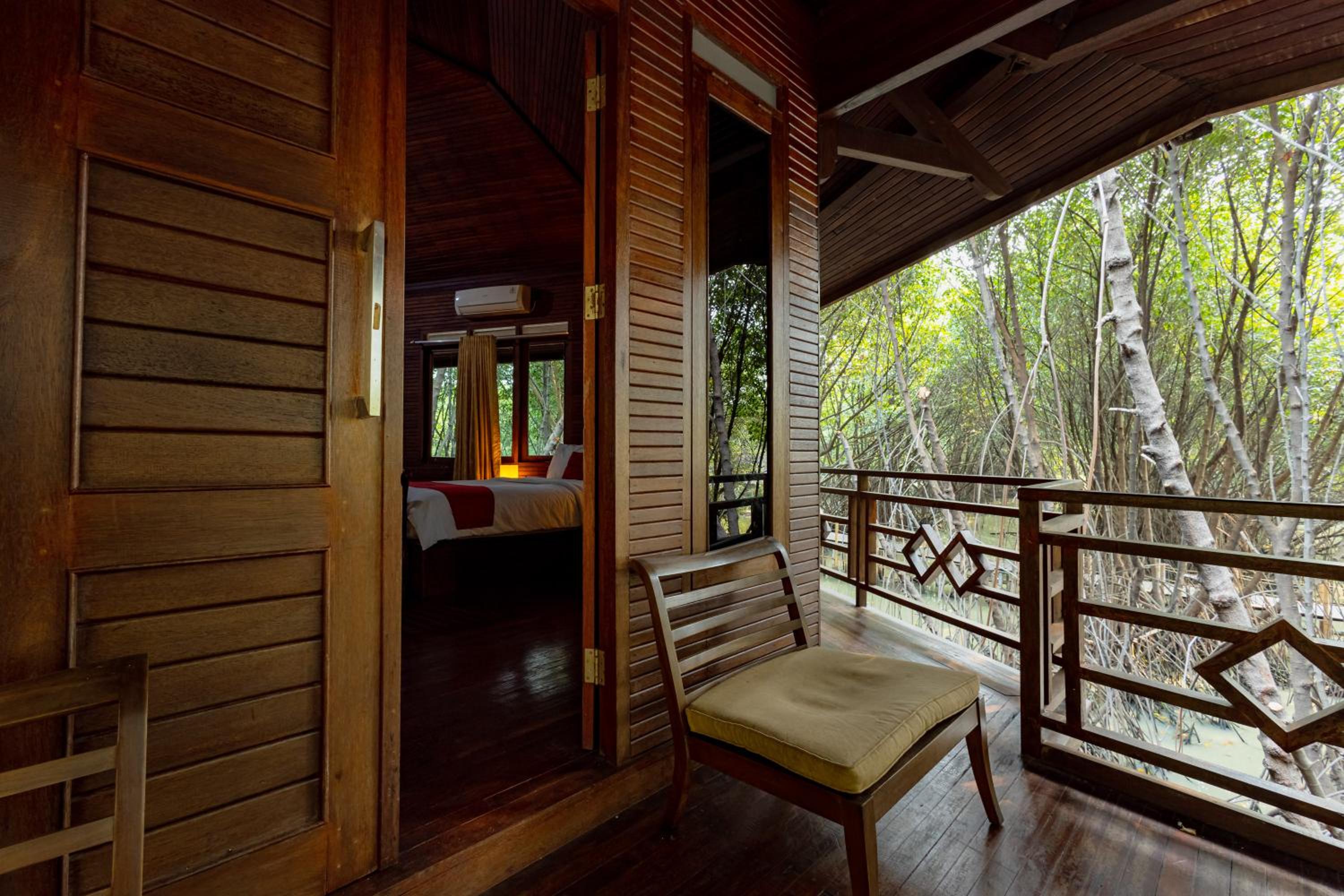 Deluxe Suite - Photo 9