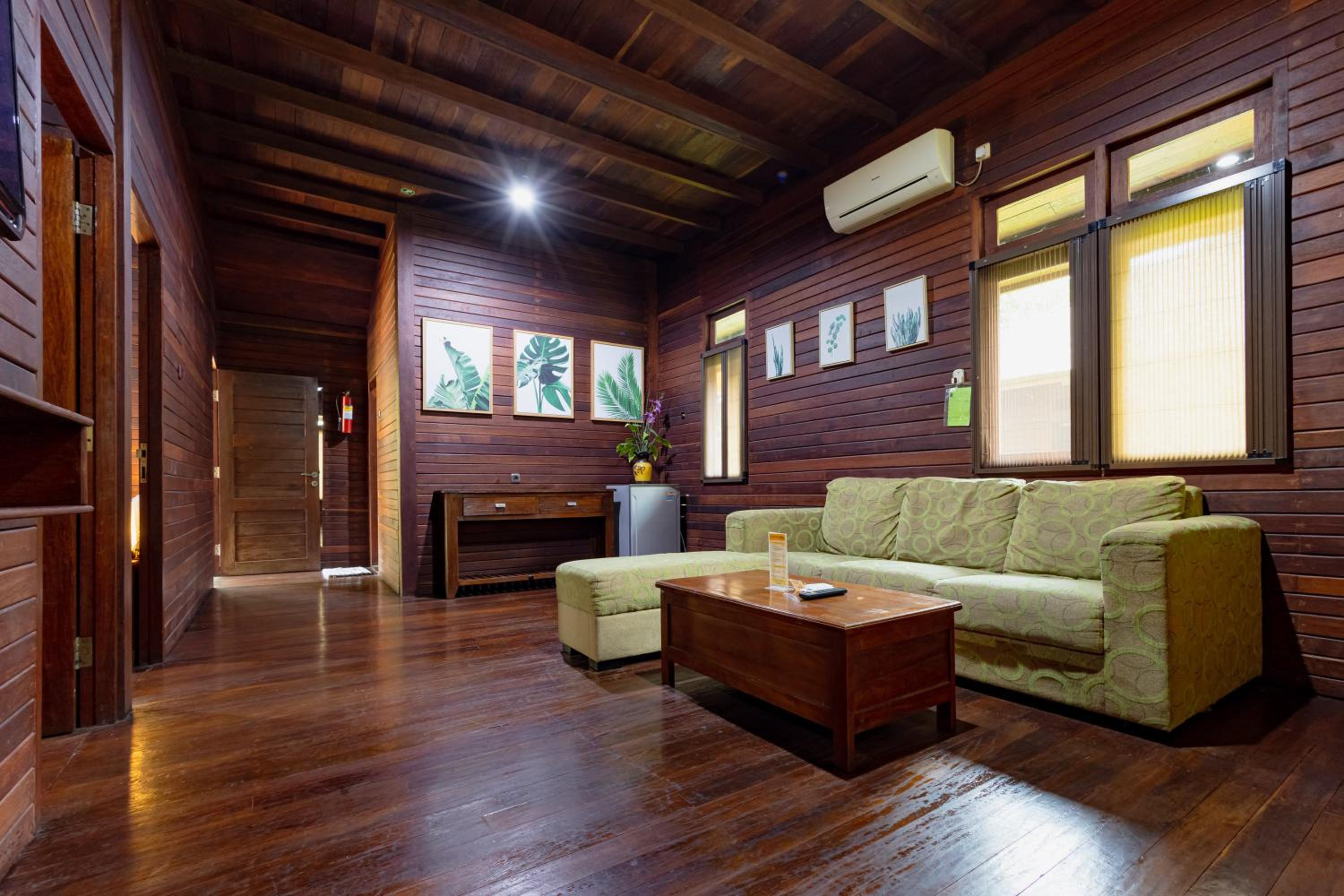 Family Room - Photo 8