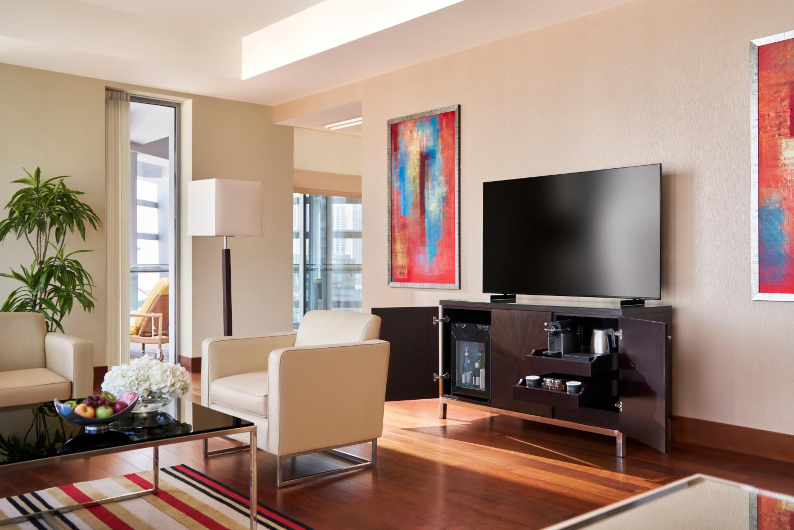 Luxury Suite thumbnail 5