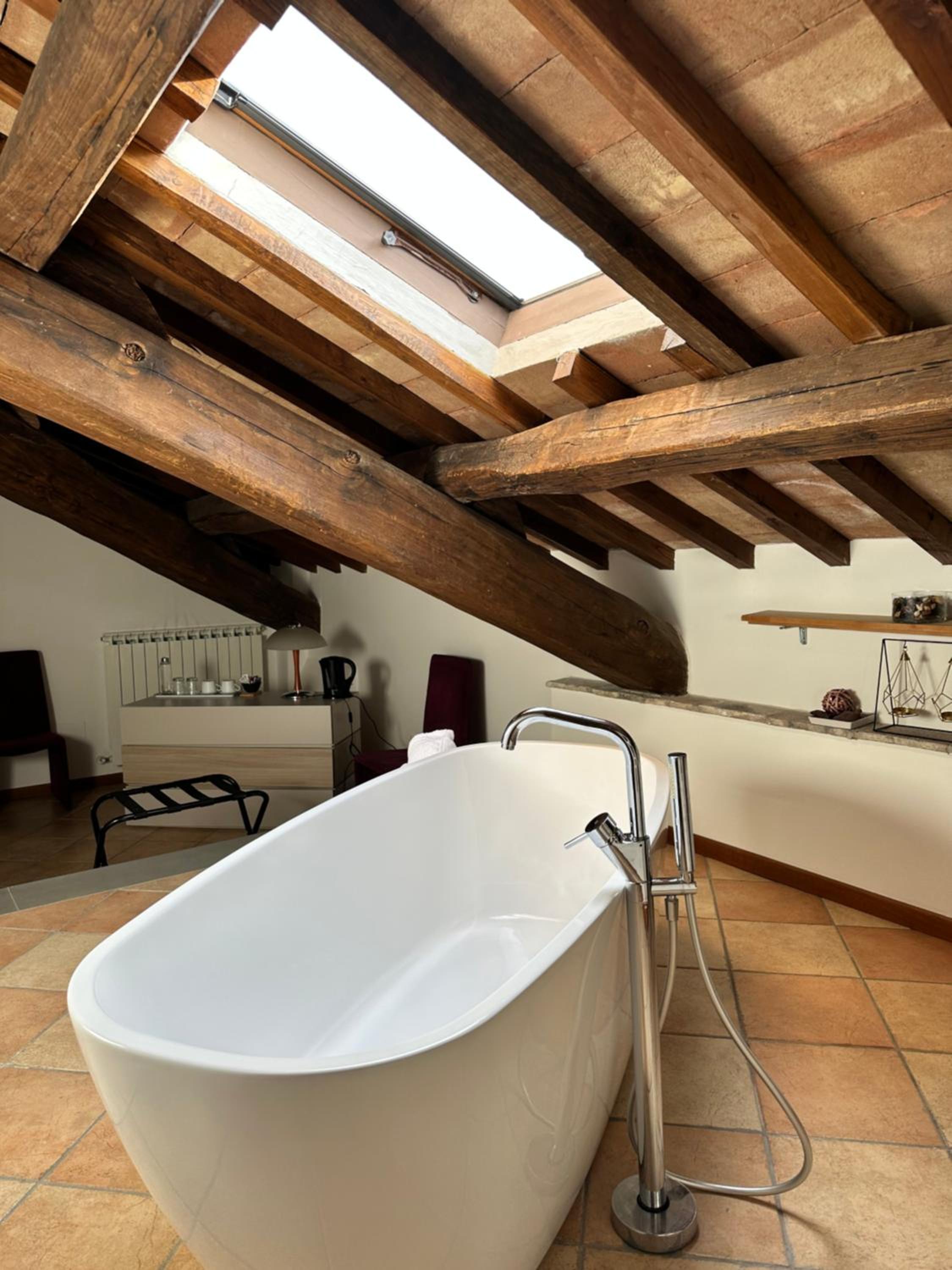 Suite - Photo 22