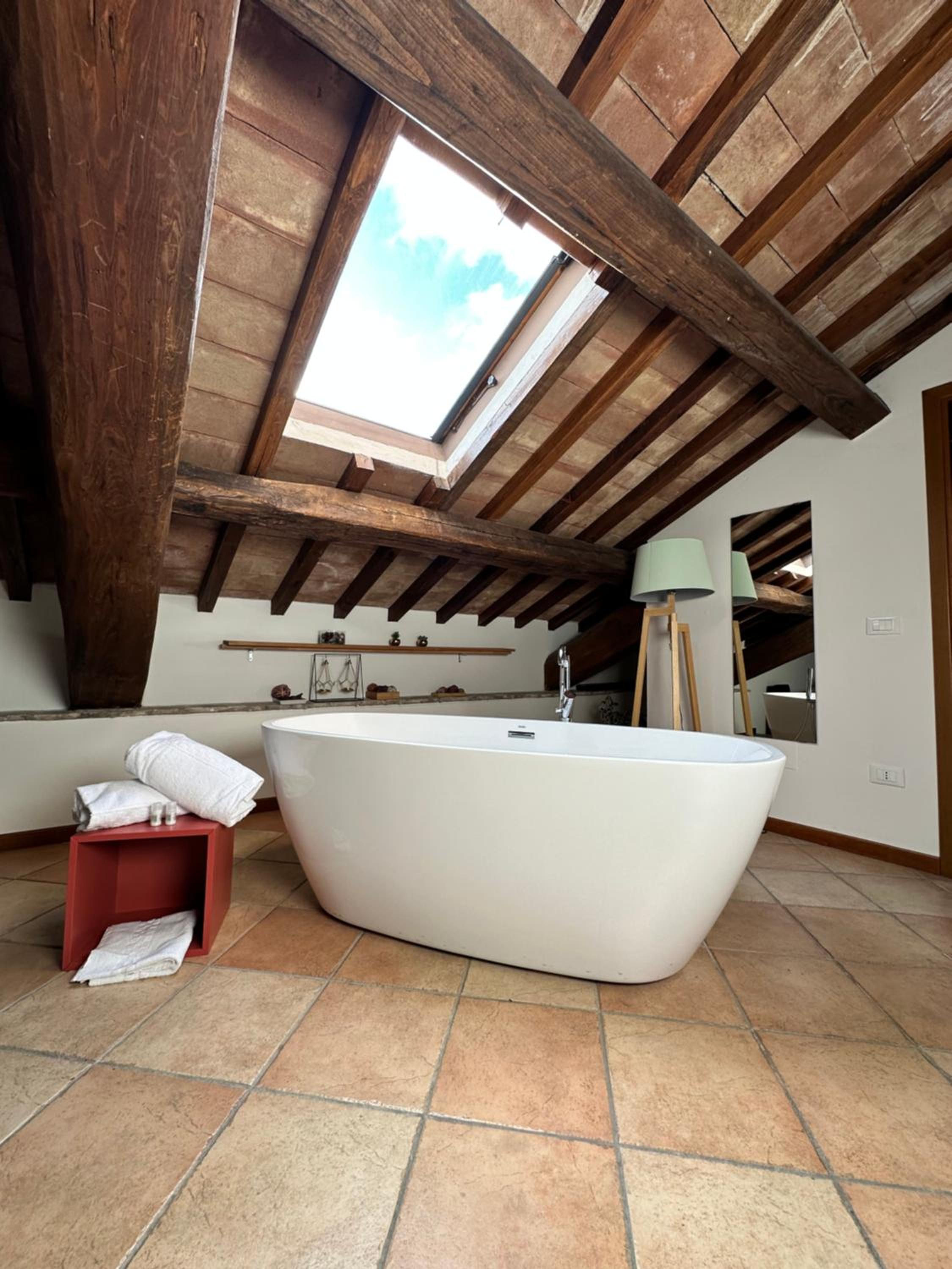 Suite - Photo 25
