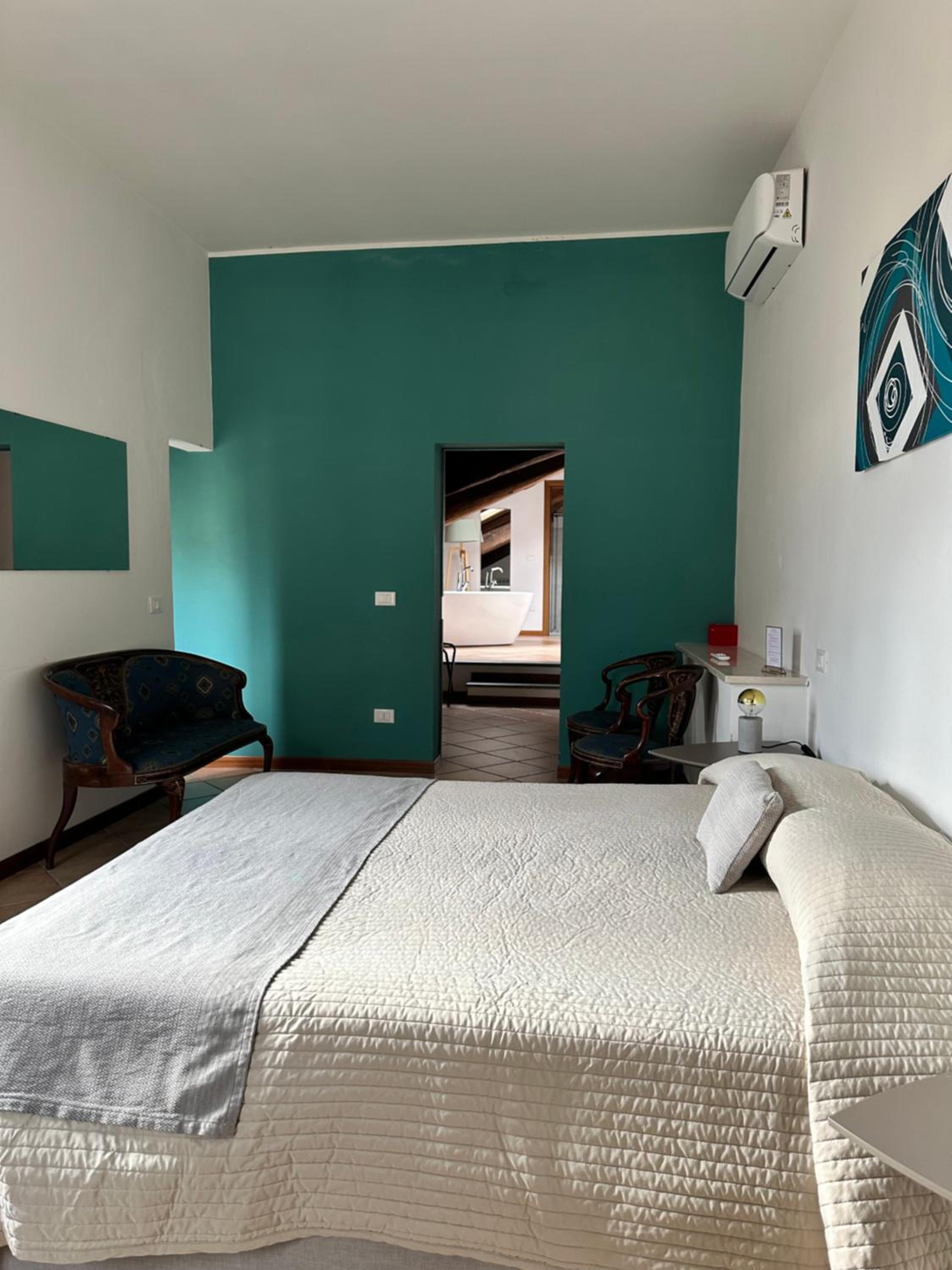 Suite - Photo 10