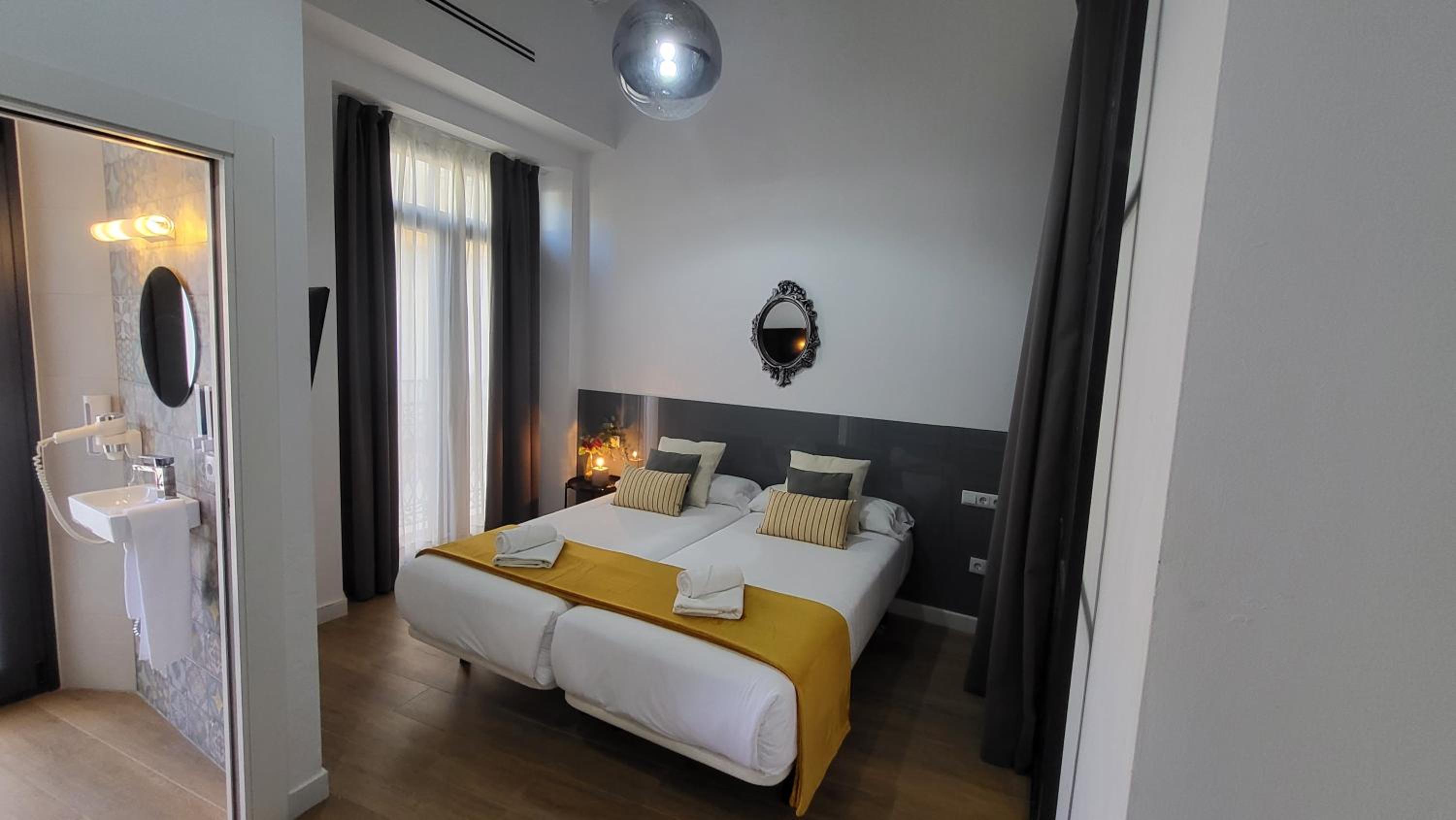 Apartamento de Dos Habitaciones con Piscina Privada