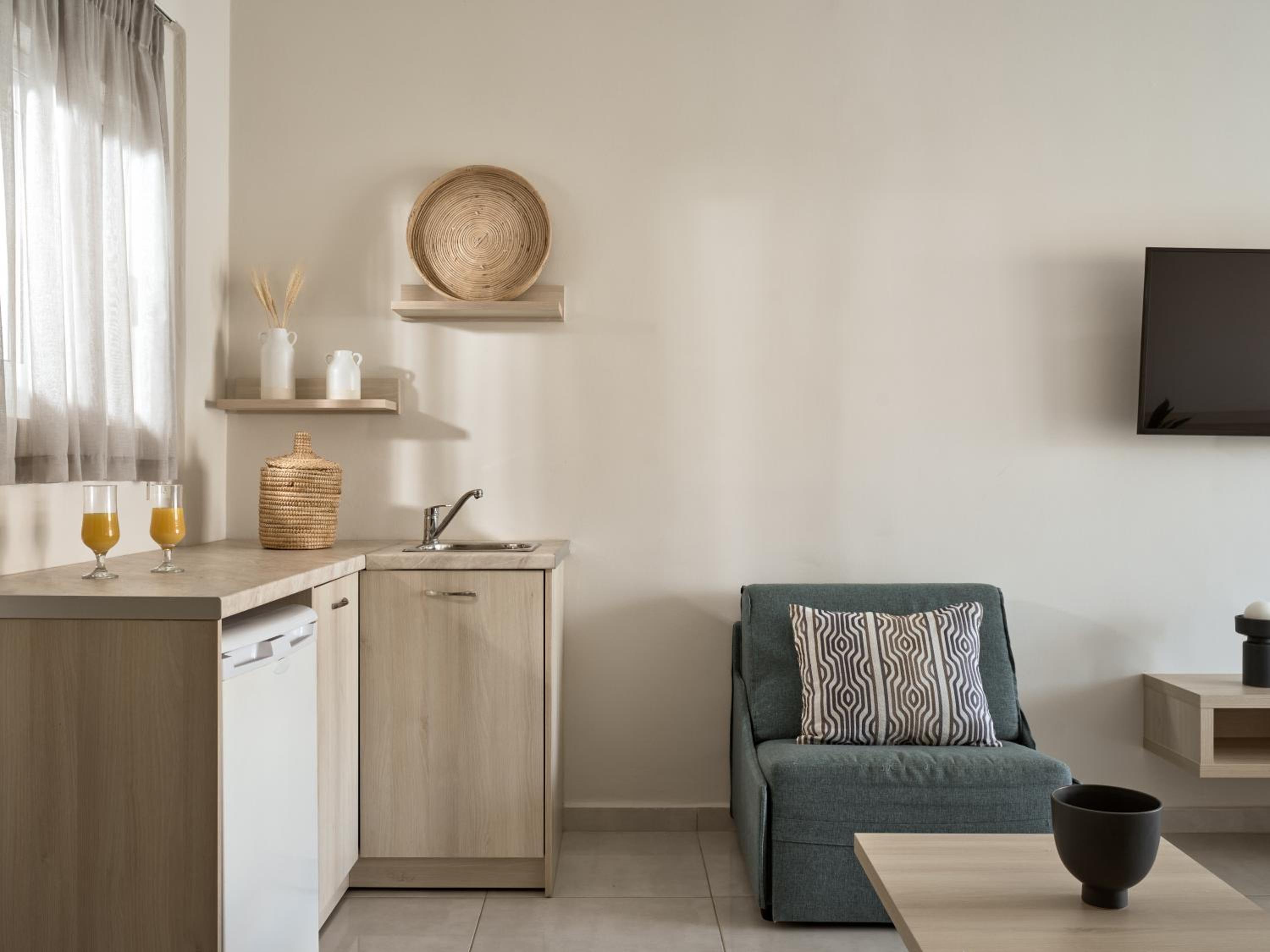 One-Bedroom Suite - Photo 3