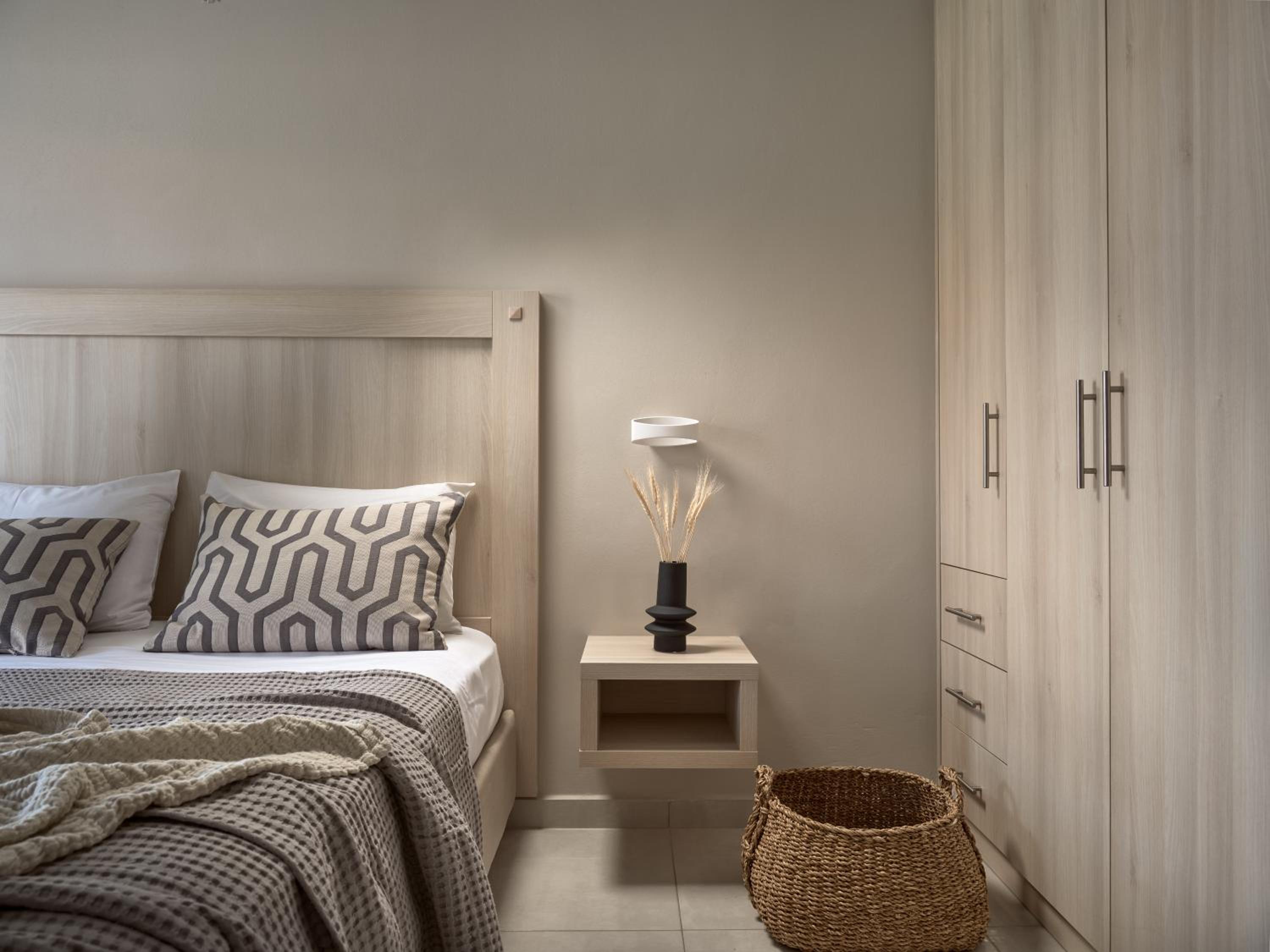 One-Bedroom Suite - Photo 4